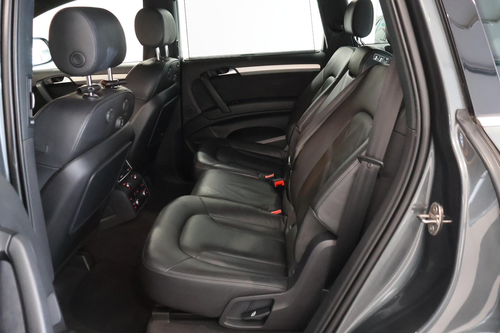 AUDI Q7 4.2 TDI quattro tiptronic-image-11