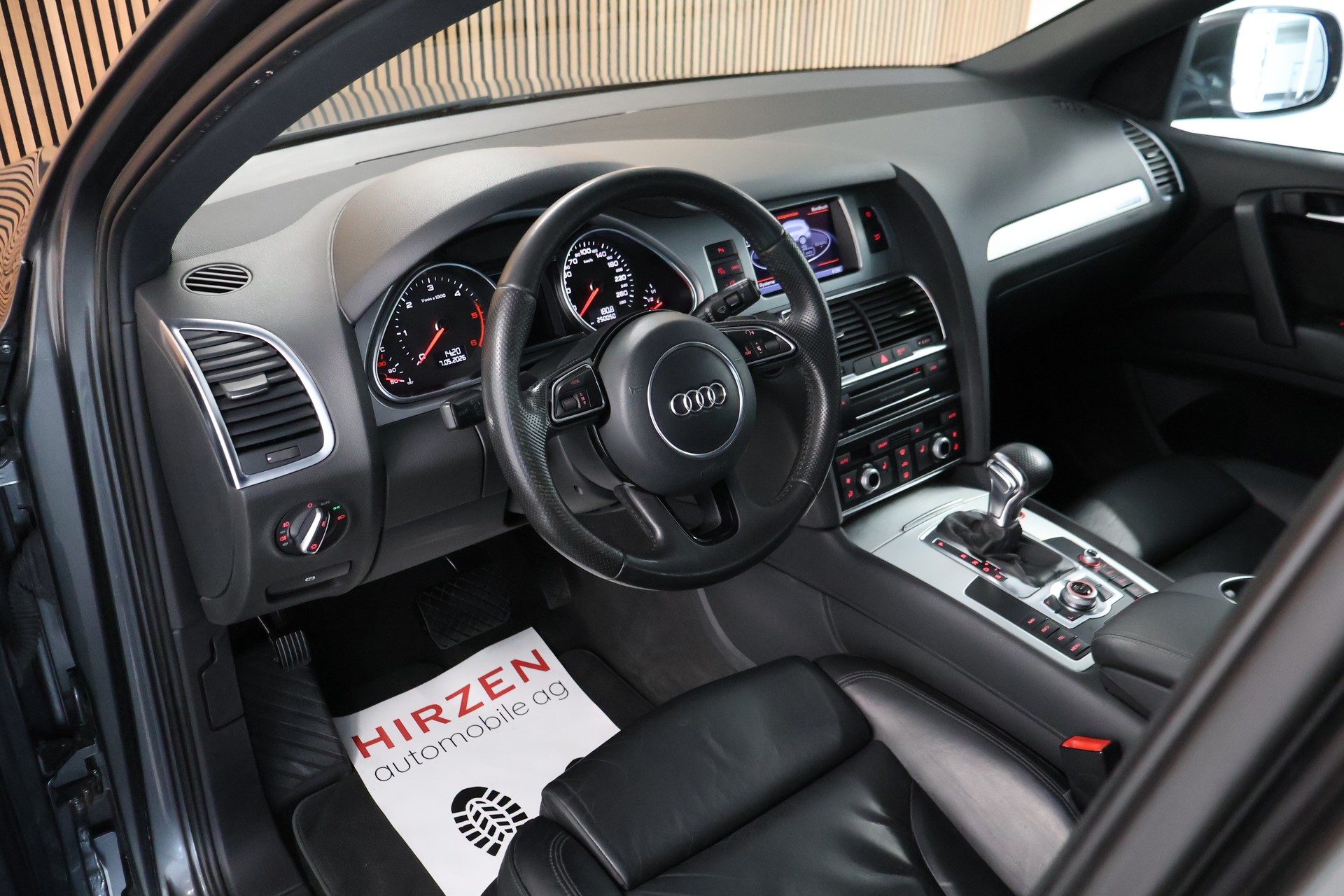 AUDI Q7 4.2 TDI quattro tiptronic-image-9