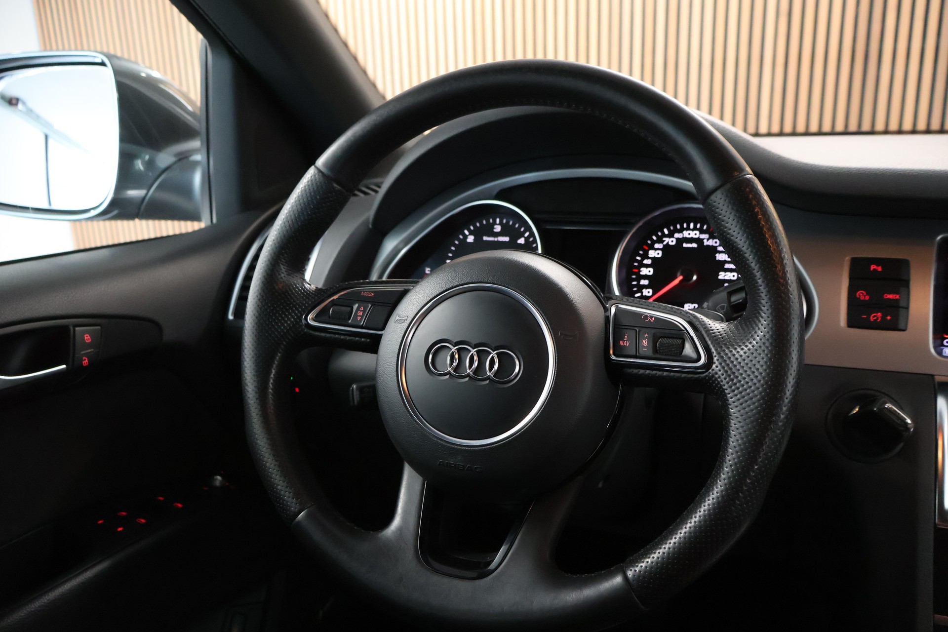 AUDI Q7 4.2 TDI quattro tiptronic-image-16