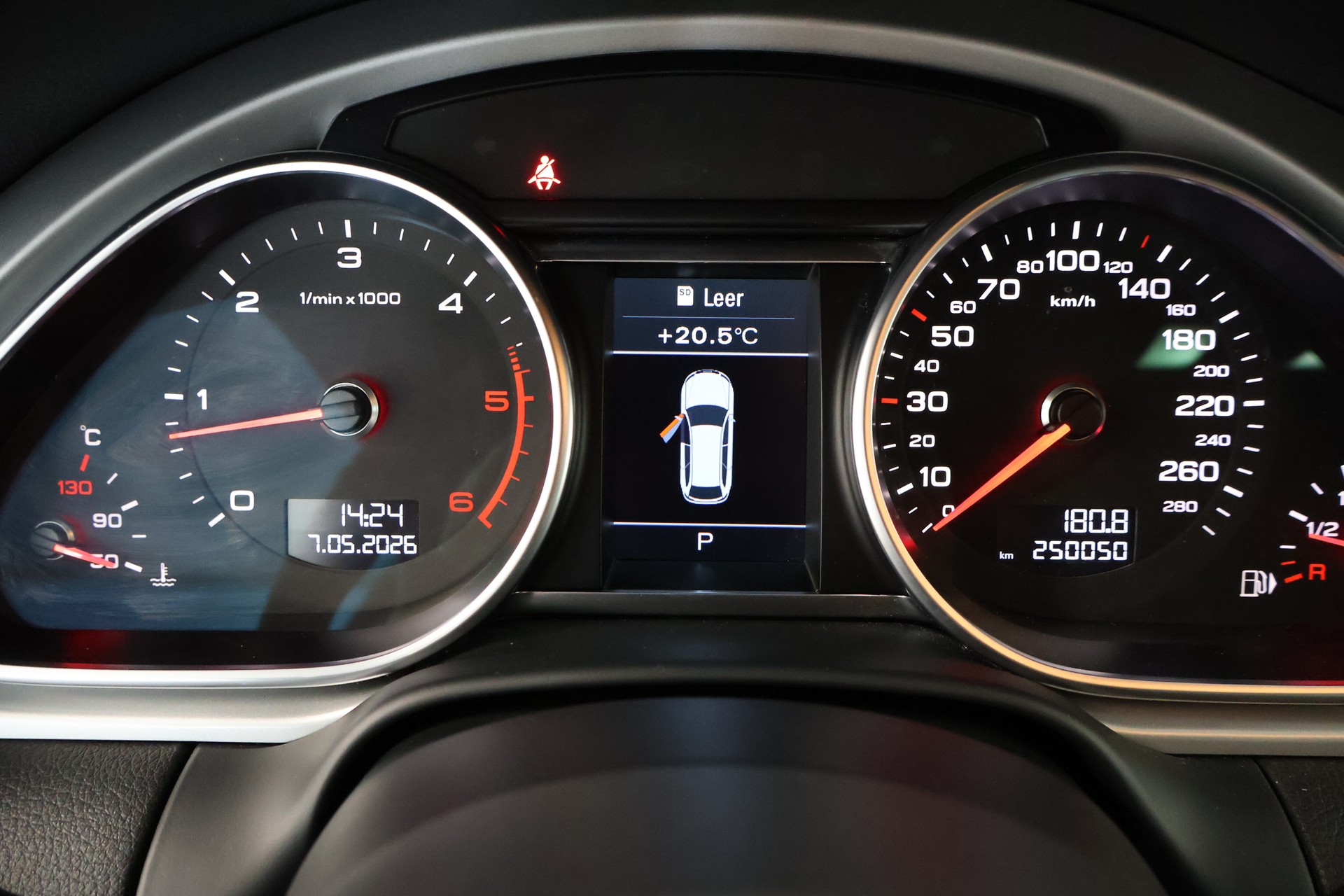 AUDI Q7 4.2 TDI quattro tiptronic-image-25