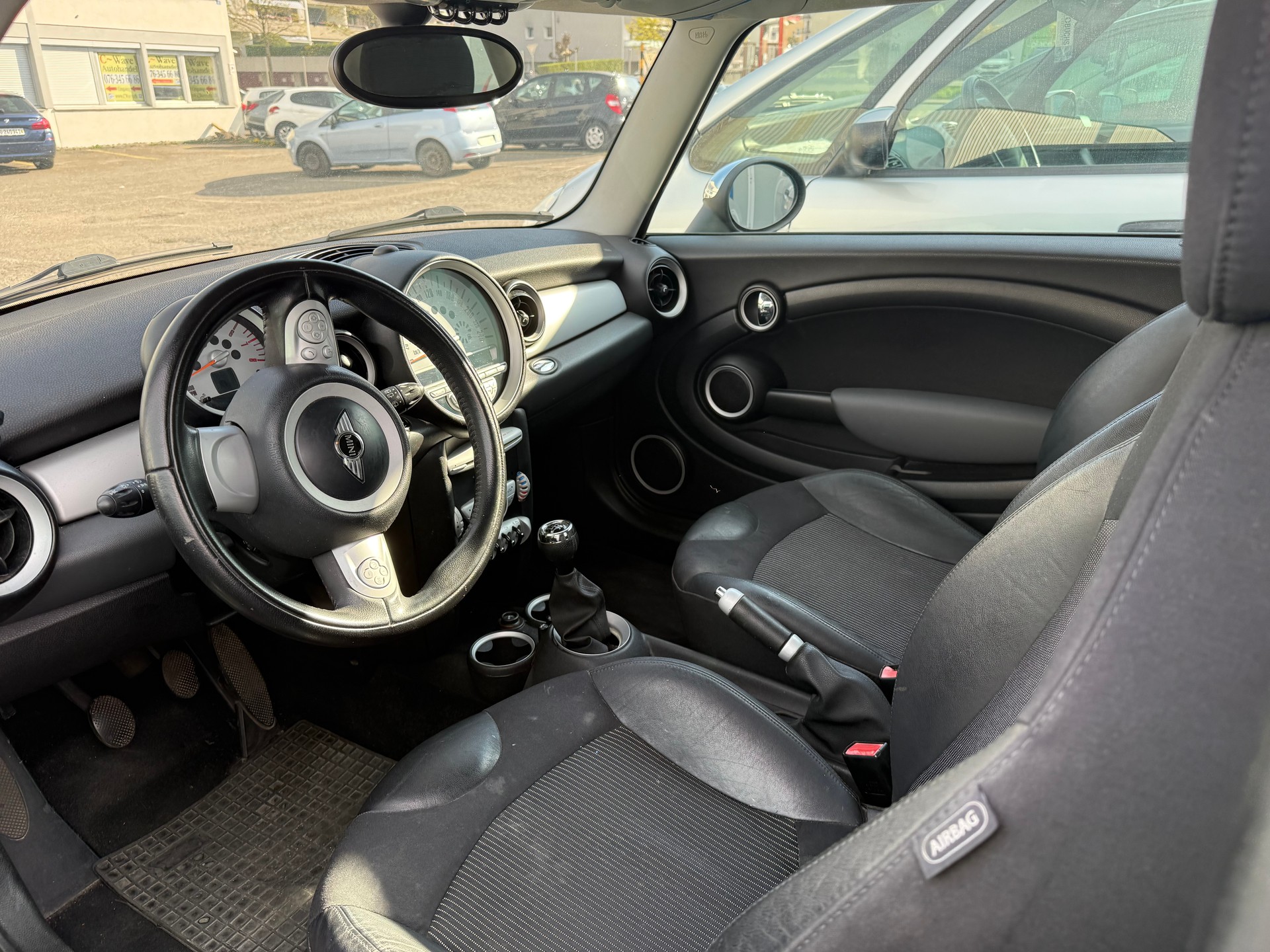 MINI Cooper-image-3
