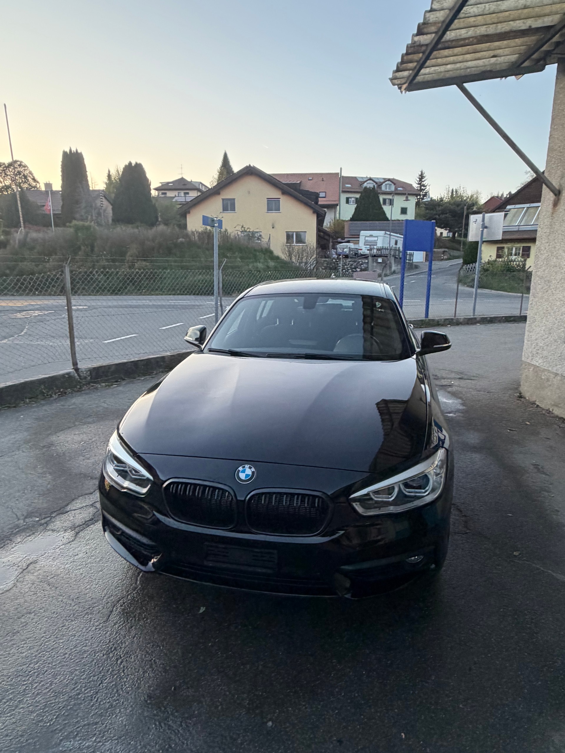BMW 118d xDrive M Sport-showroom-element-1
