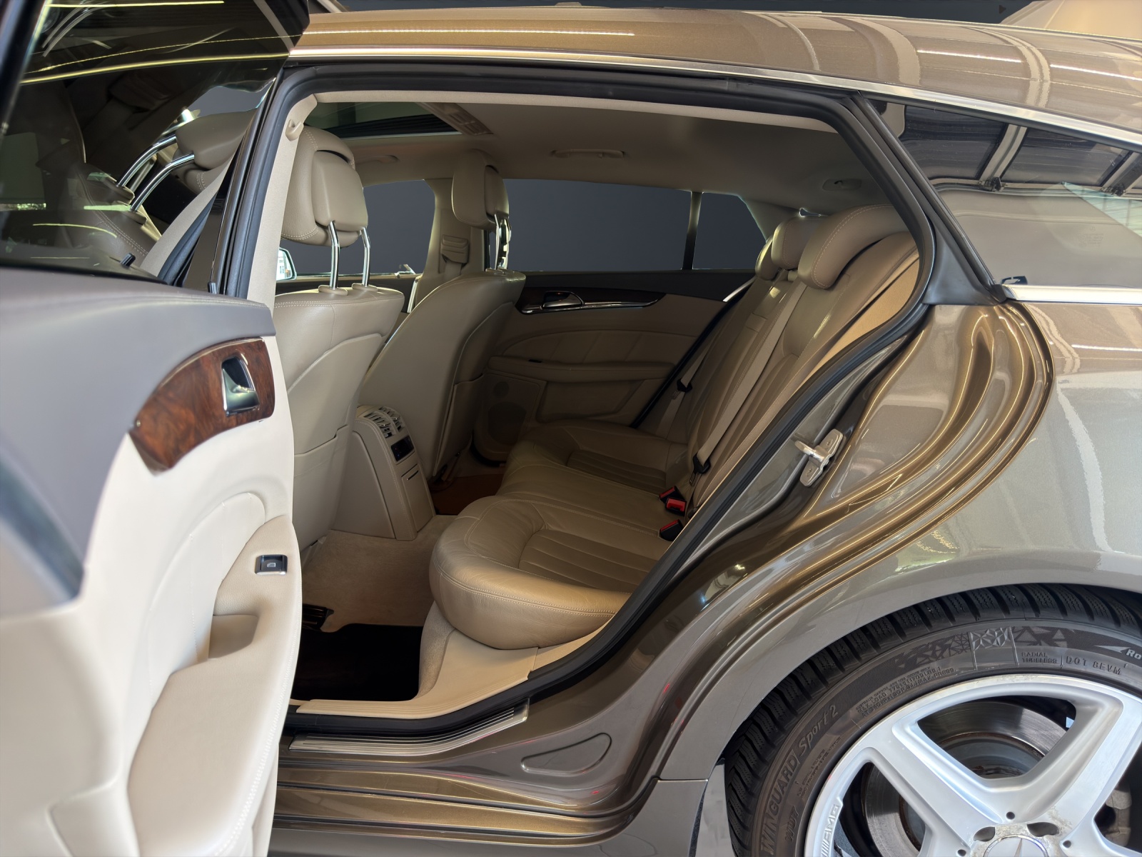 MERCEDES-BENZ CLS Shooting Brake 350 CDI 4Matic 7G-Tronic-image-10