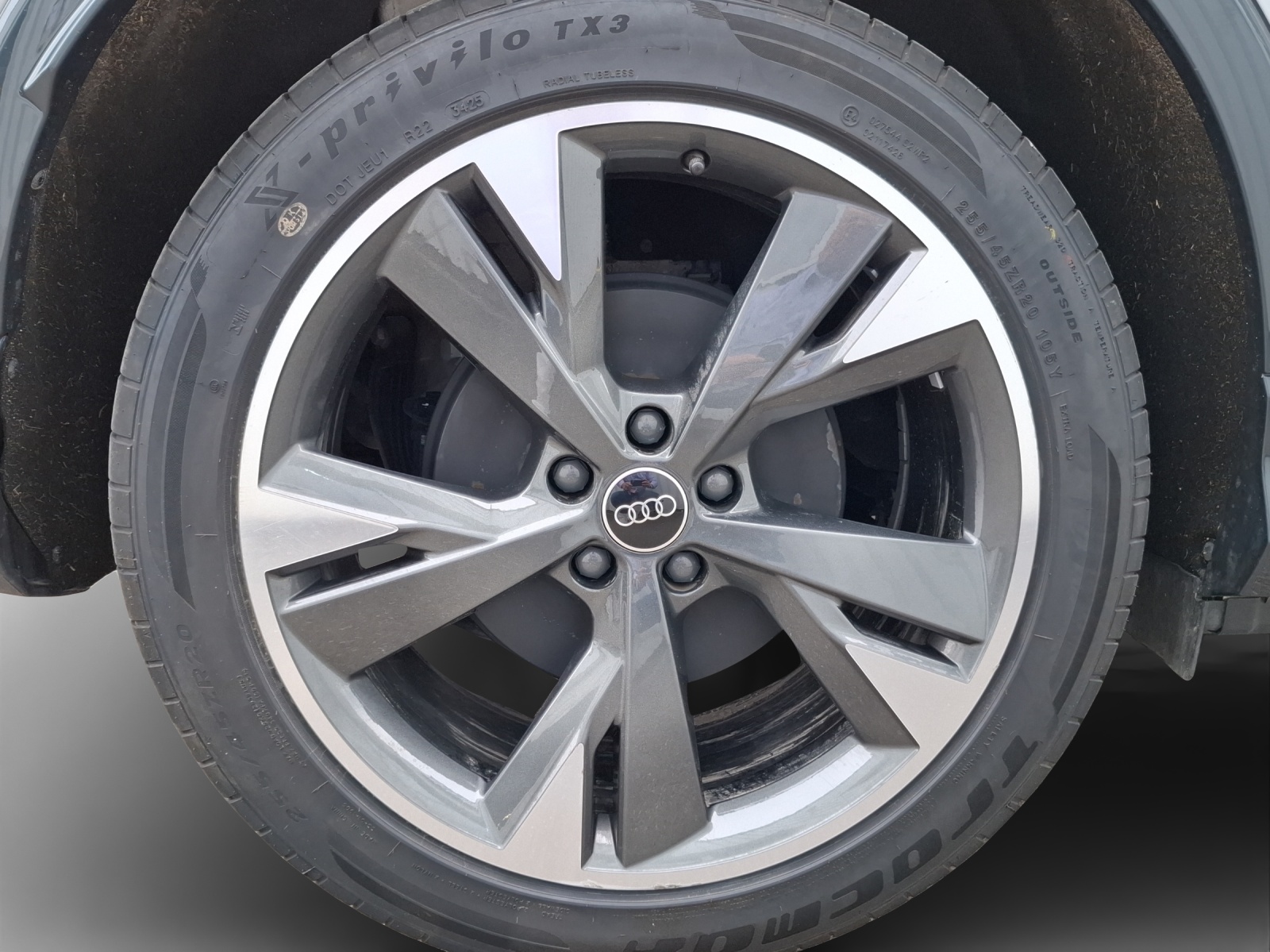 AUDI Q4 e-tron 55 quattro-image-14