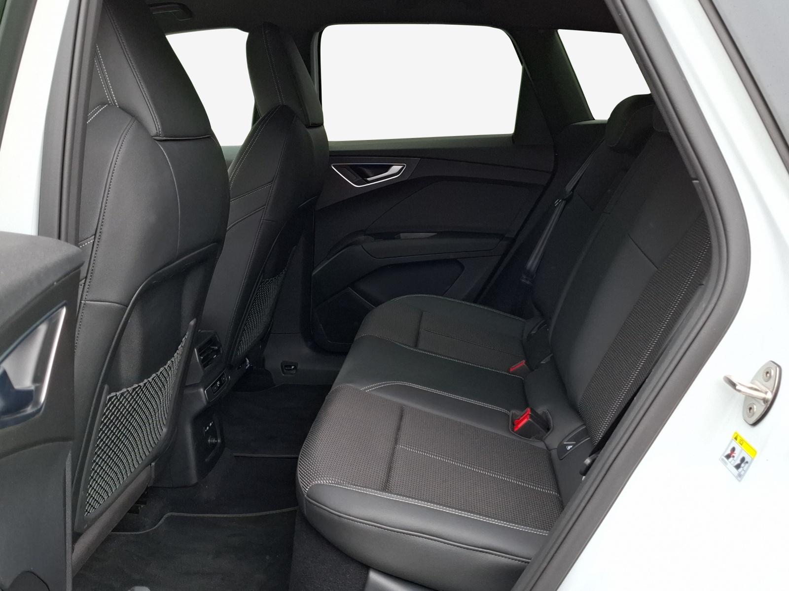 AUDI Q4 e-tron 55 quattro-image-12