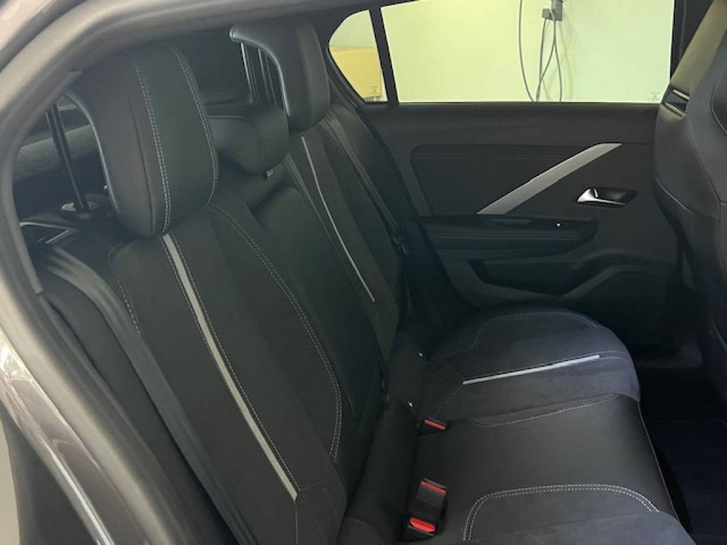 OPEL Astra 1.6 PHEV Turbo GSe A-image-14