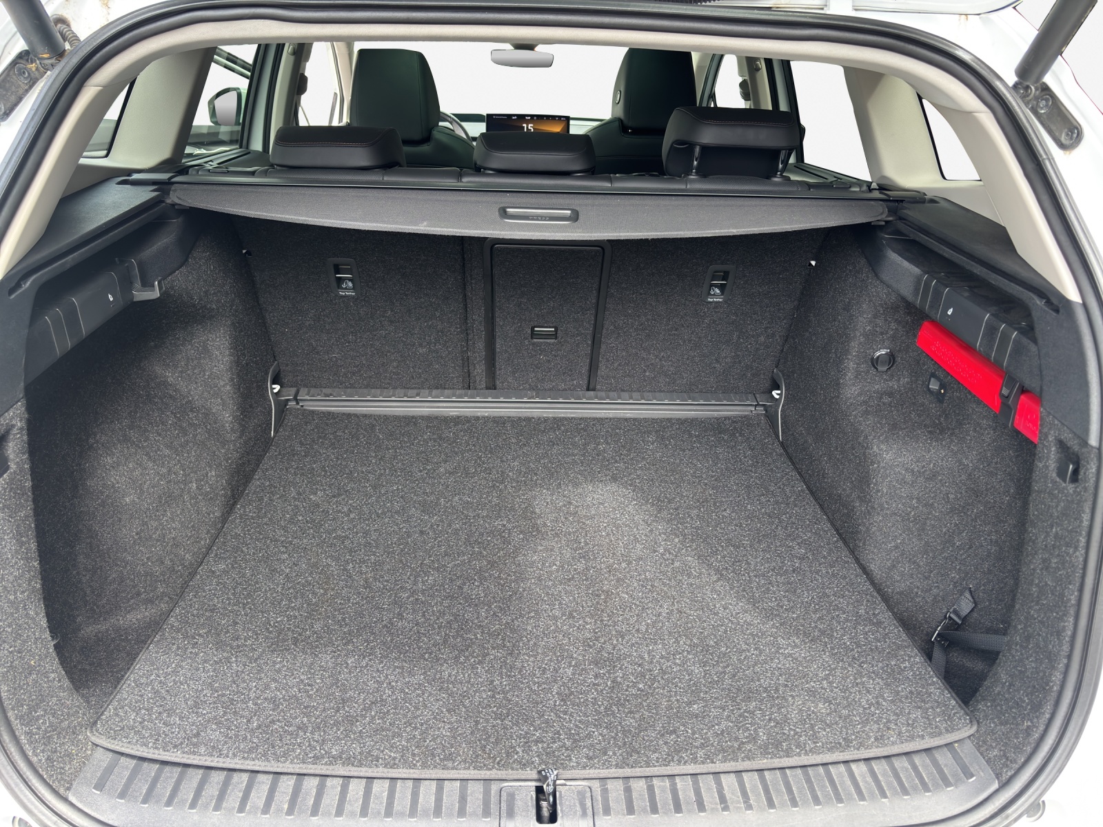 SKODA Enyaq iV 80-image-12