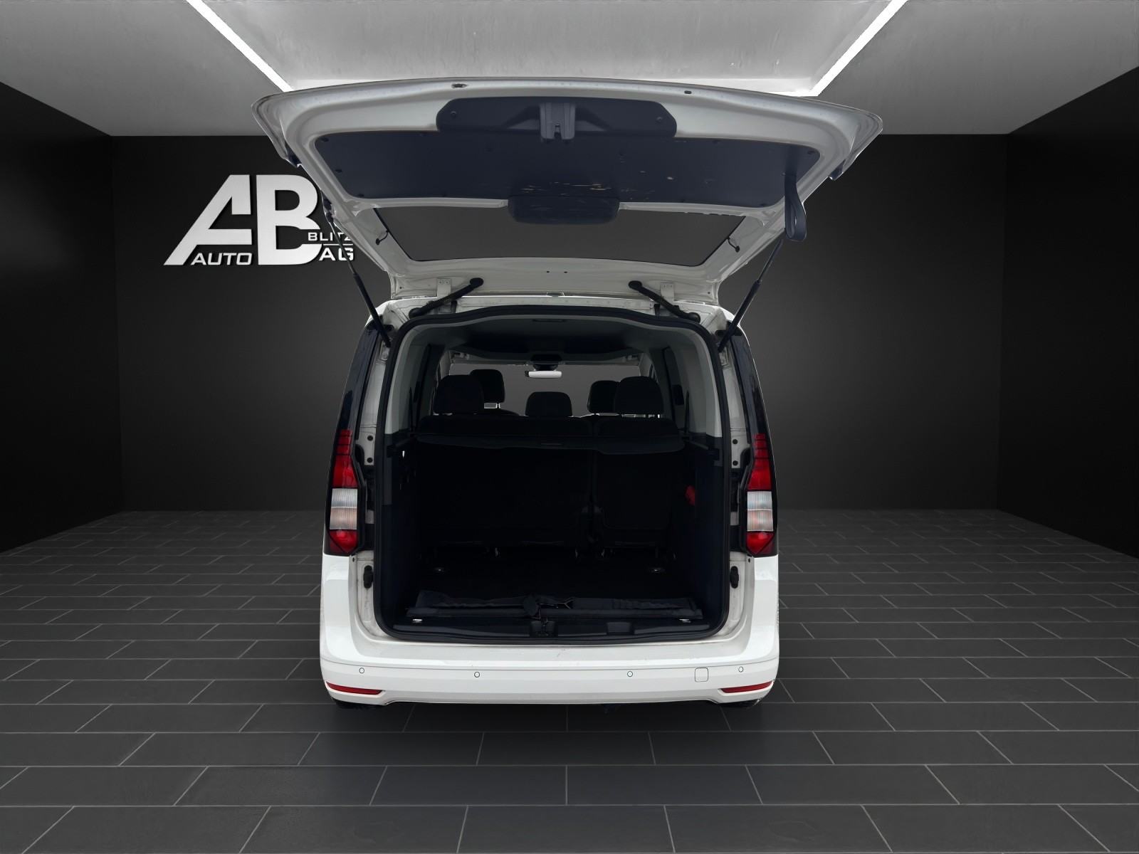 VW Caddy 2.0TDI DSG Move-image-14