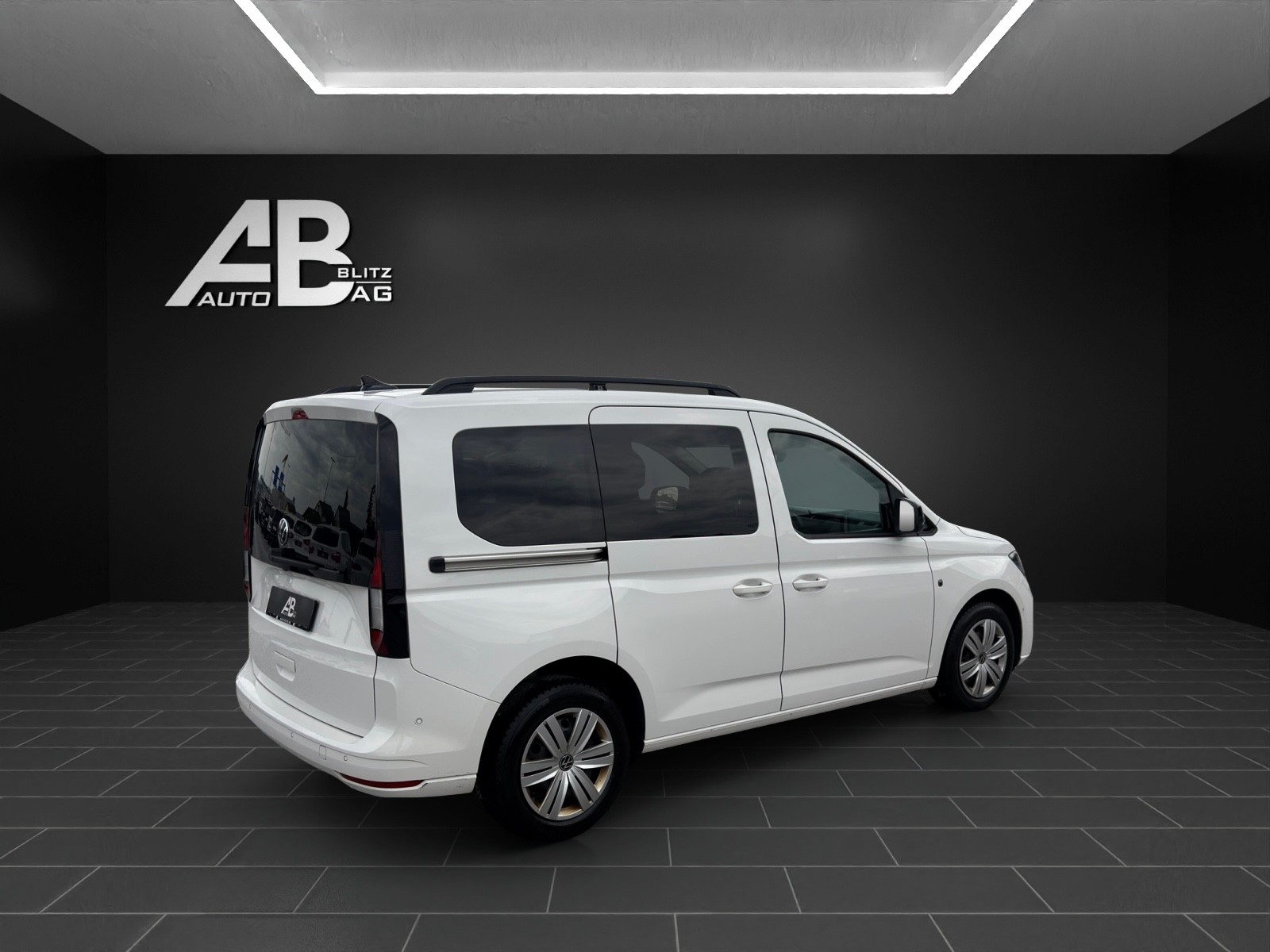 VW Caddy 2.0TDI DSG Move-image-4