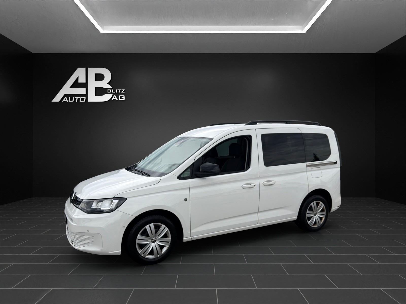 VW Caddy 2.0TDI DSG Move-image-1