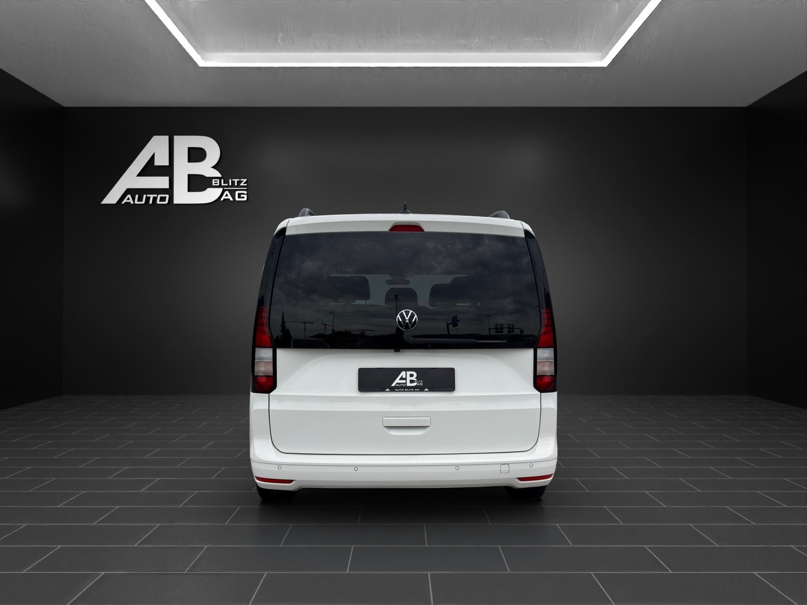VW Caddy 2.0TDI DSG Move-image-3