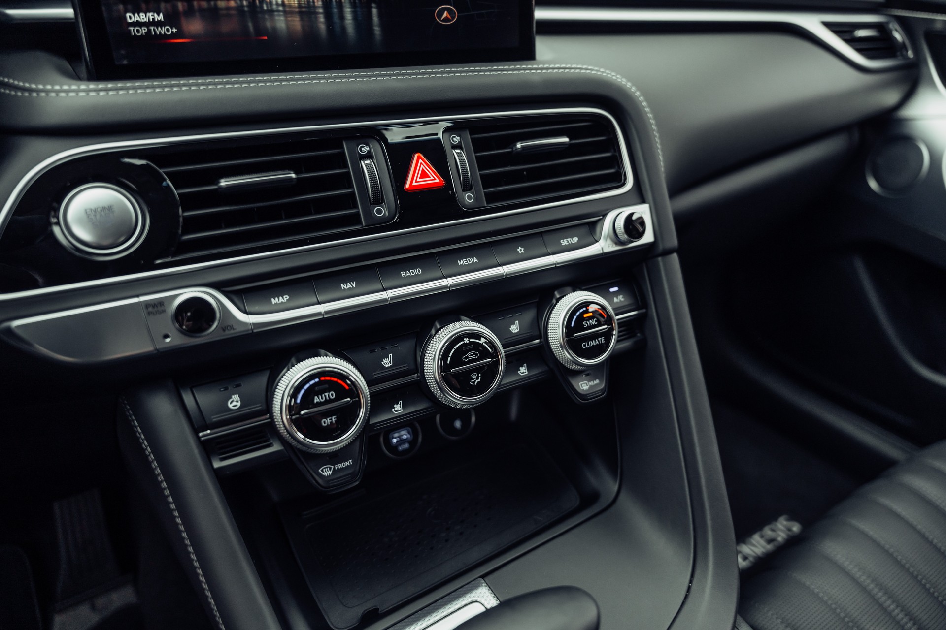 GENESIS G70 Shooting Brake 2.2 CRDI Sport AT8 AWD-image-14