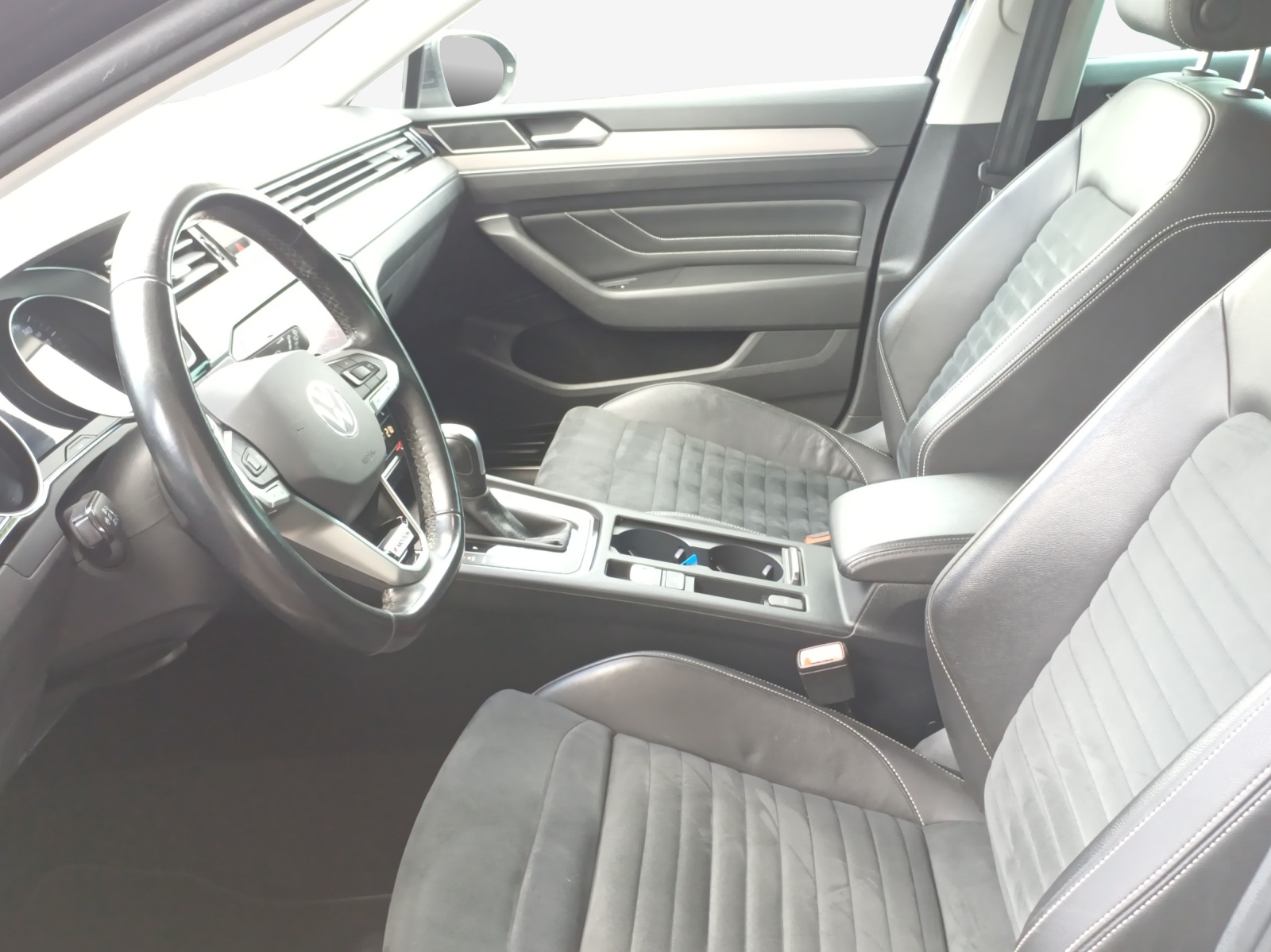 VW Passat 2.0 TDI BMT Elegance 4Motion DSG-image-7