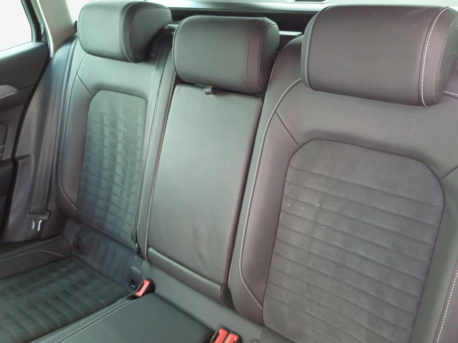 VW Passat 2.0 TDI BMT Elegance 4Motion DSG-image-11