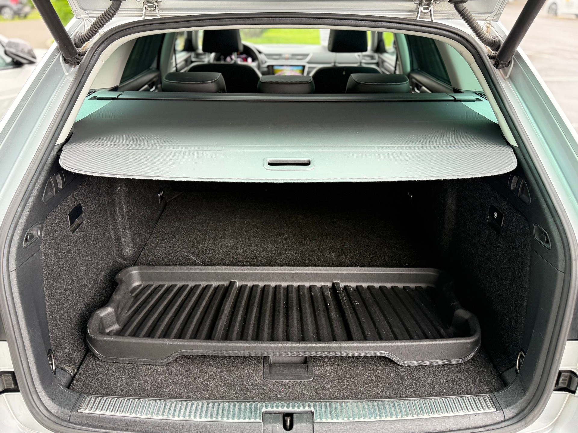 SKODA Superb Combi 2.0 TDi Style 4x4 DSG-image-13