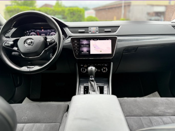SKODA Superb Combi 2.0 TDi Style 4x4 DSG-image-10