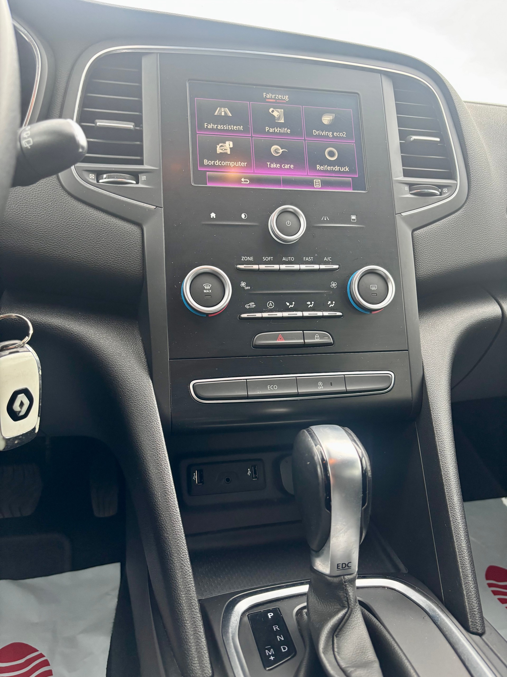 RENAULT Mégane 1.2 16V Turbo Zen EDC-image-9