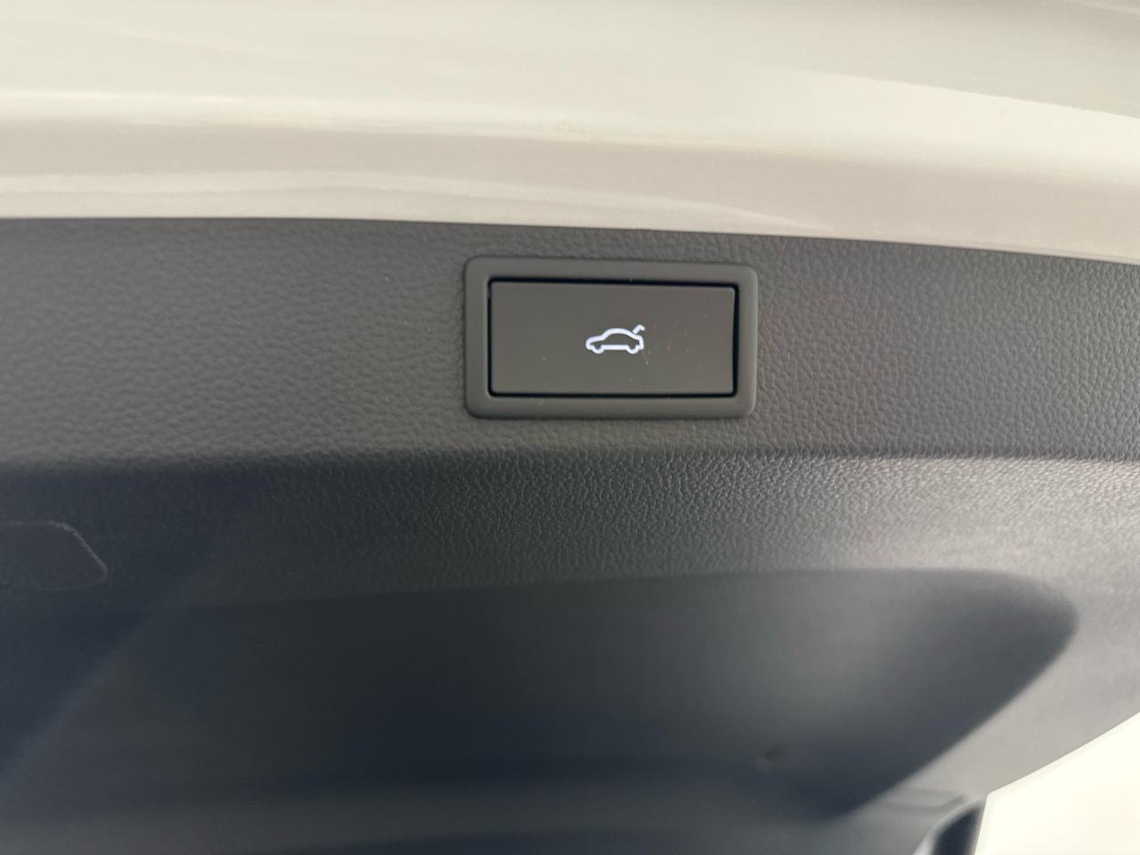 SKODA Karoq 1.5 TSI SportLine DSG-image-12