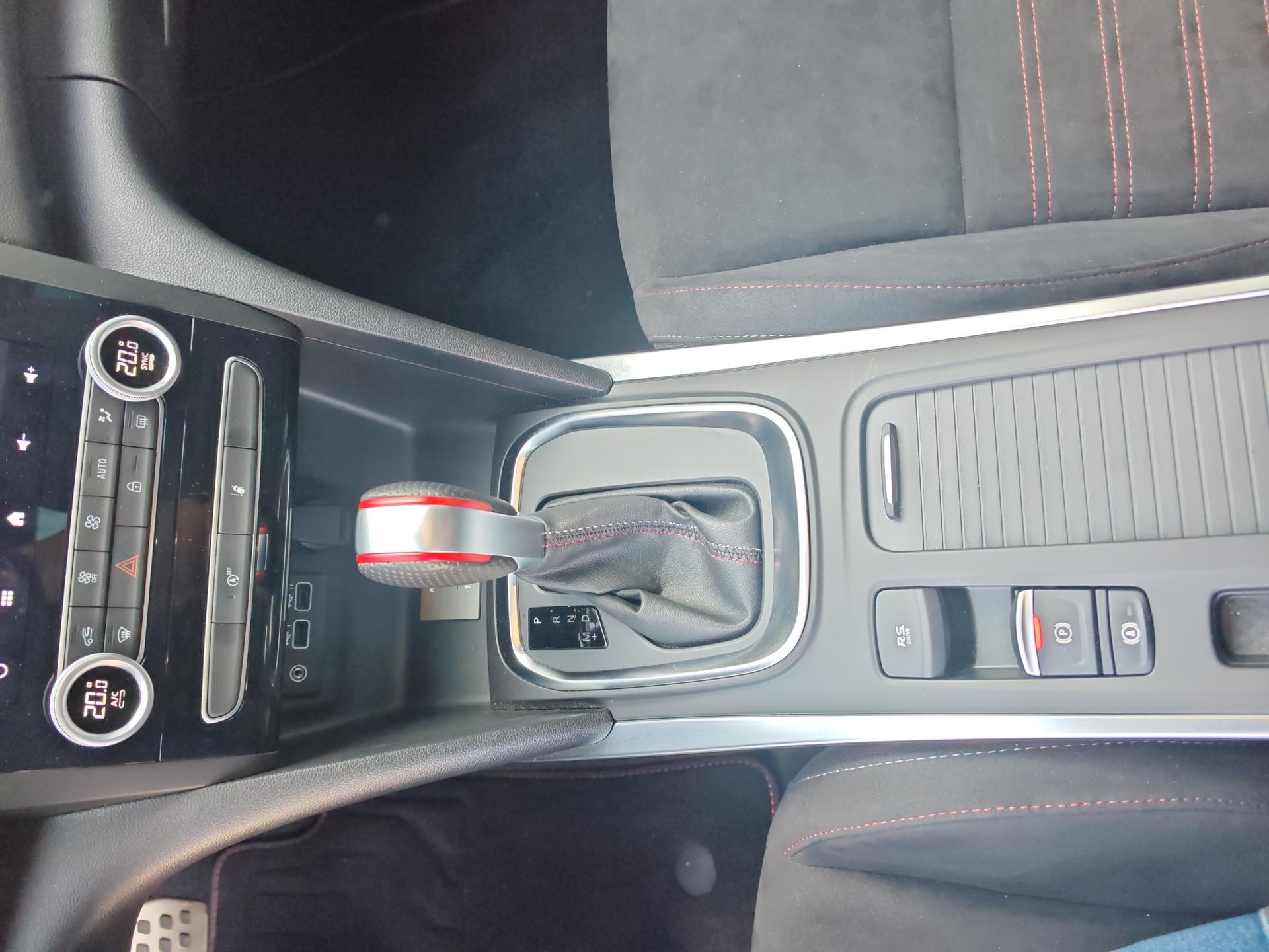 RENAULT Mégane R.S. Ultime 300 EDC-image-22