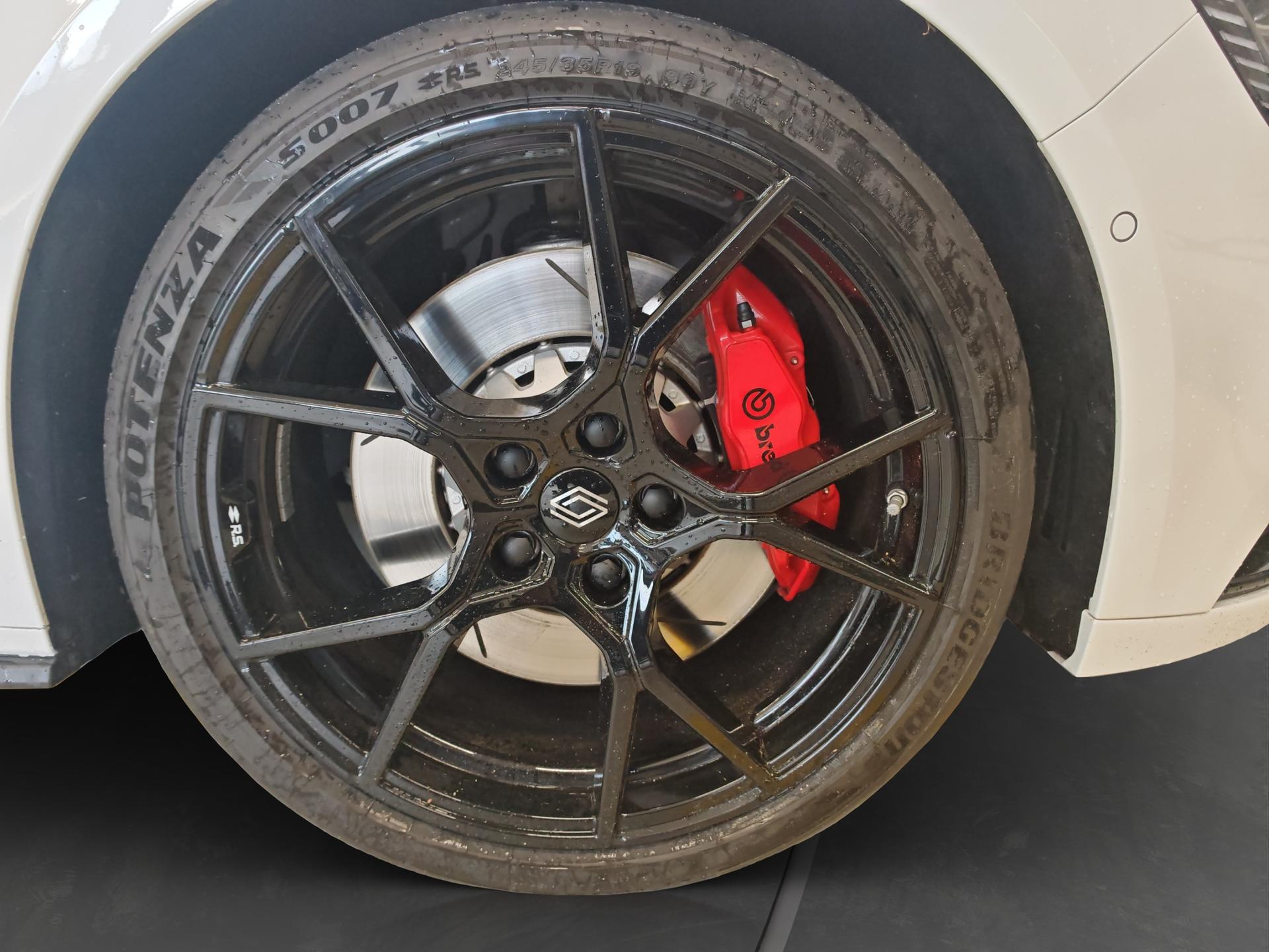 RENAULT Mégane R.S. Ultime 300 EDC-image-17