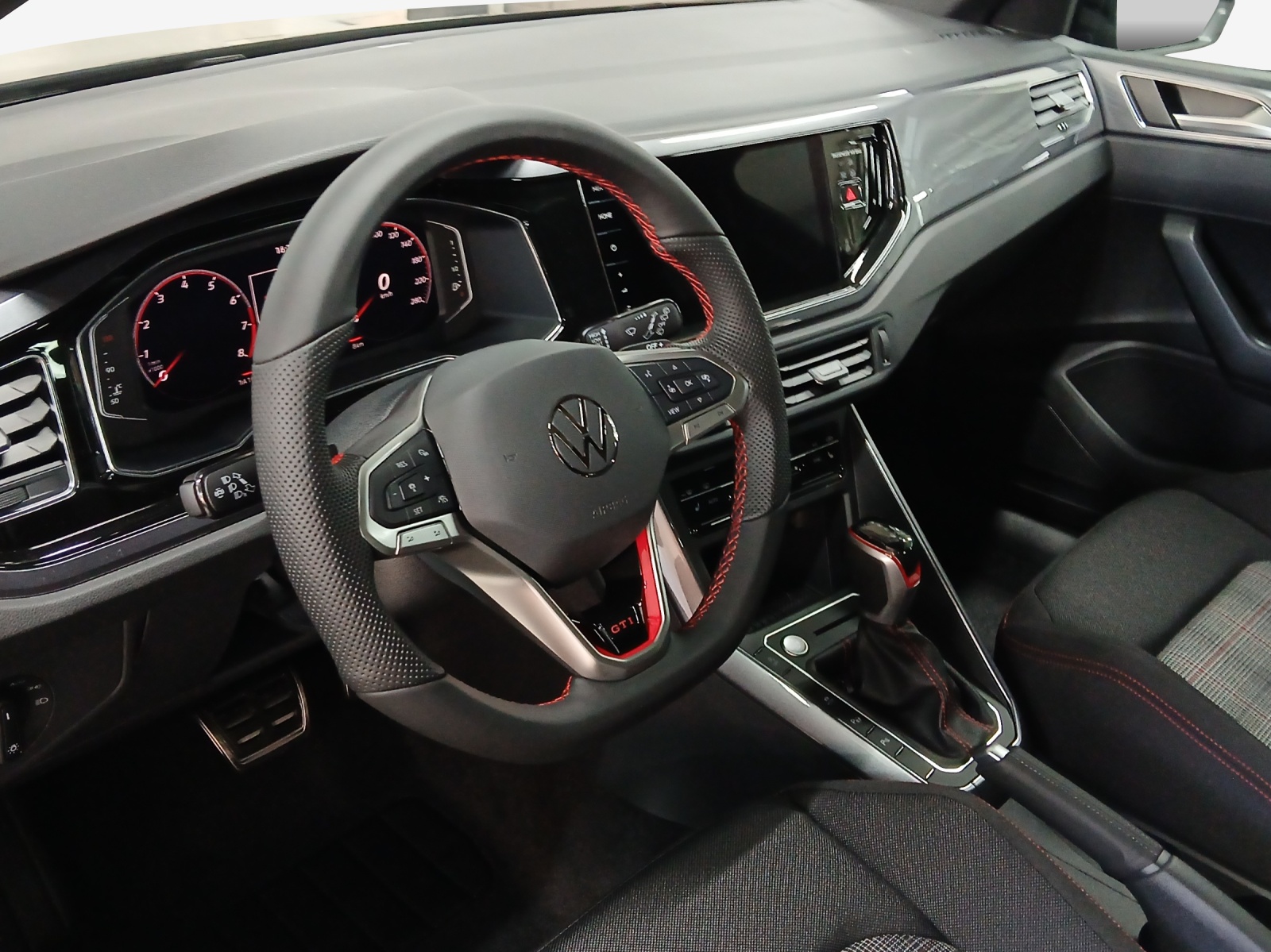 VW Polo 2.0 TSI GTI DSG-image-14
