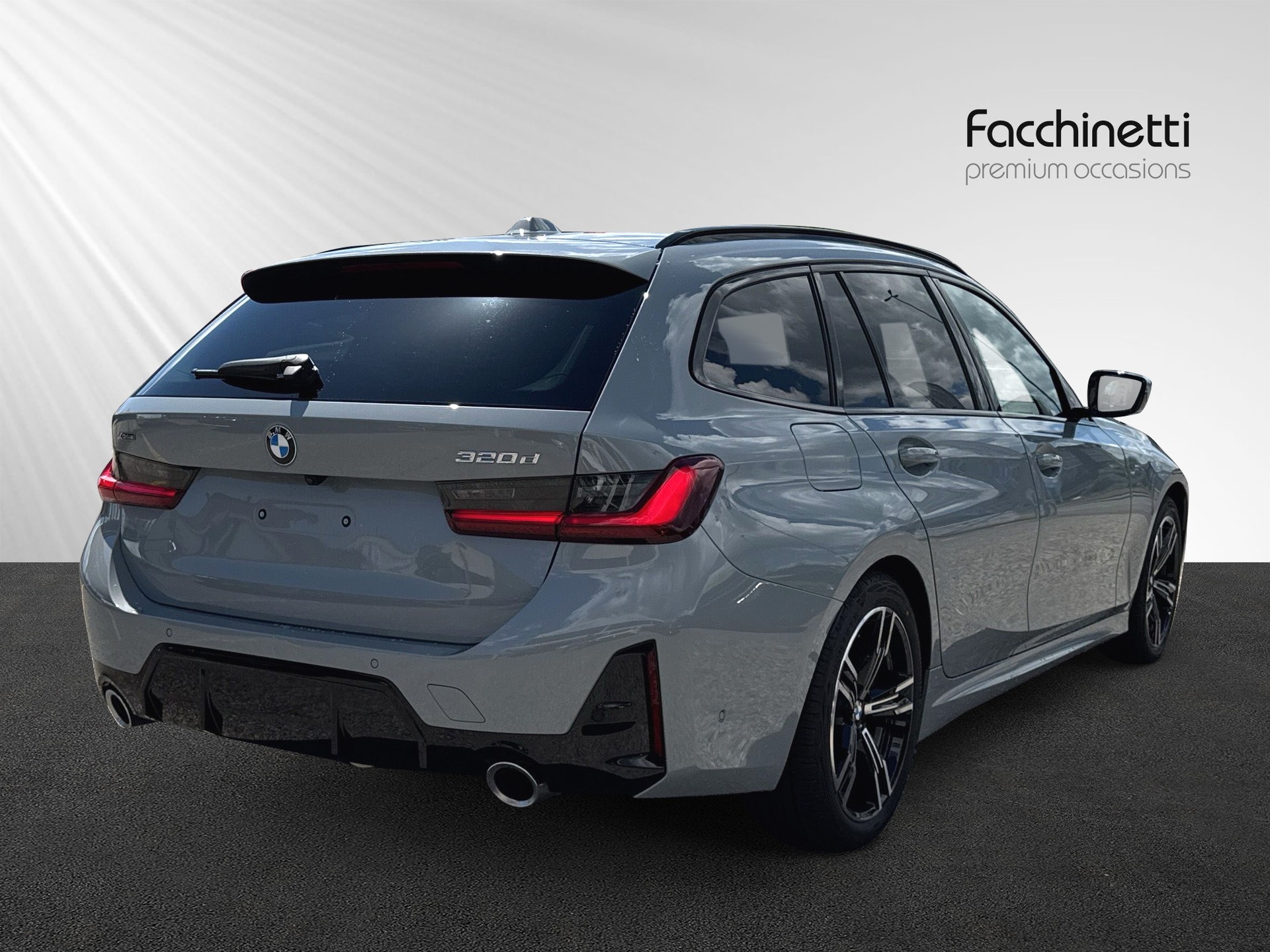 BMW 320d xDrive 48V Touring Steptronic M Sport-showroom-element-2