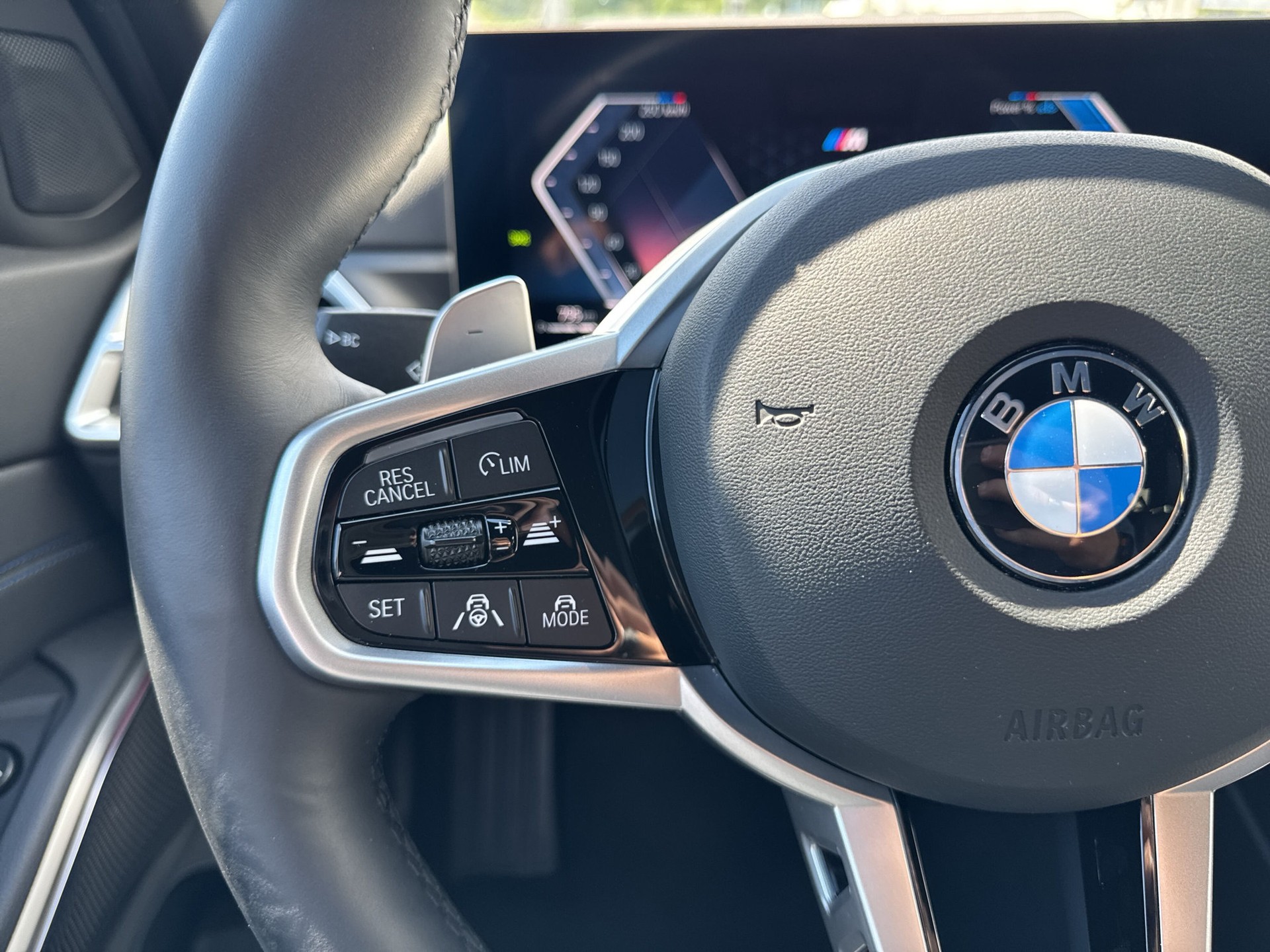 BMW 320d xDrive 48V Touring Steptronic M Sport-image-14