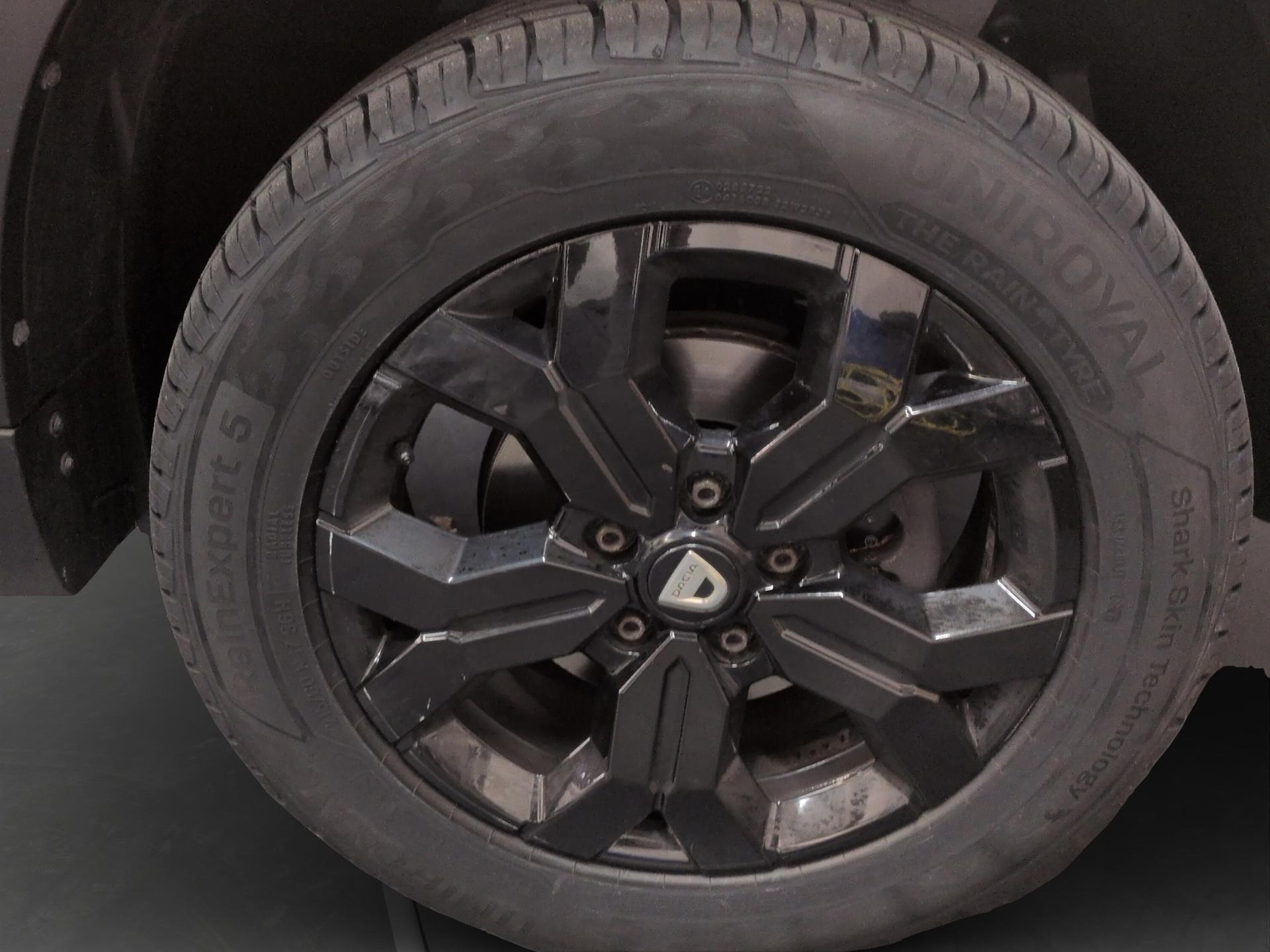 DACIA Duster TCe 150 Extreme EDC 4x2-image-17