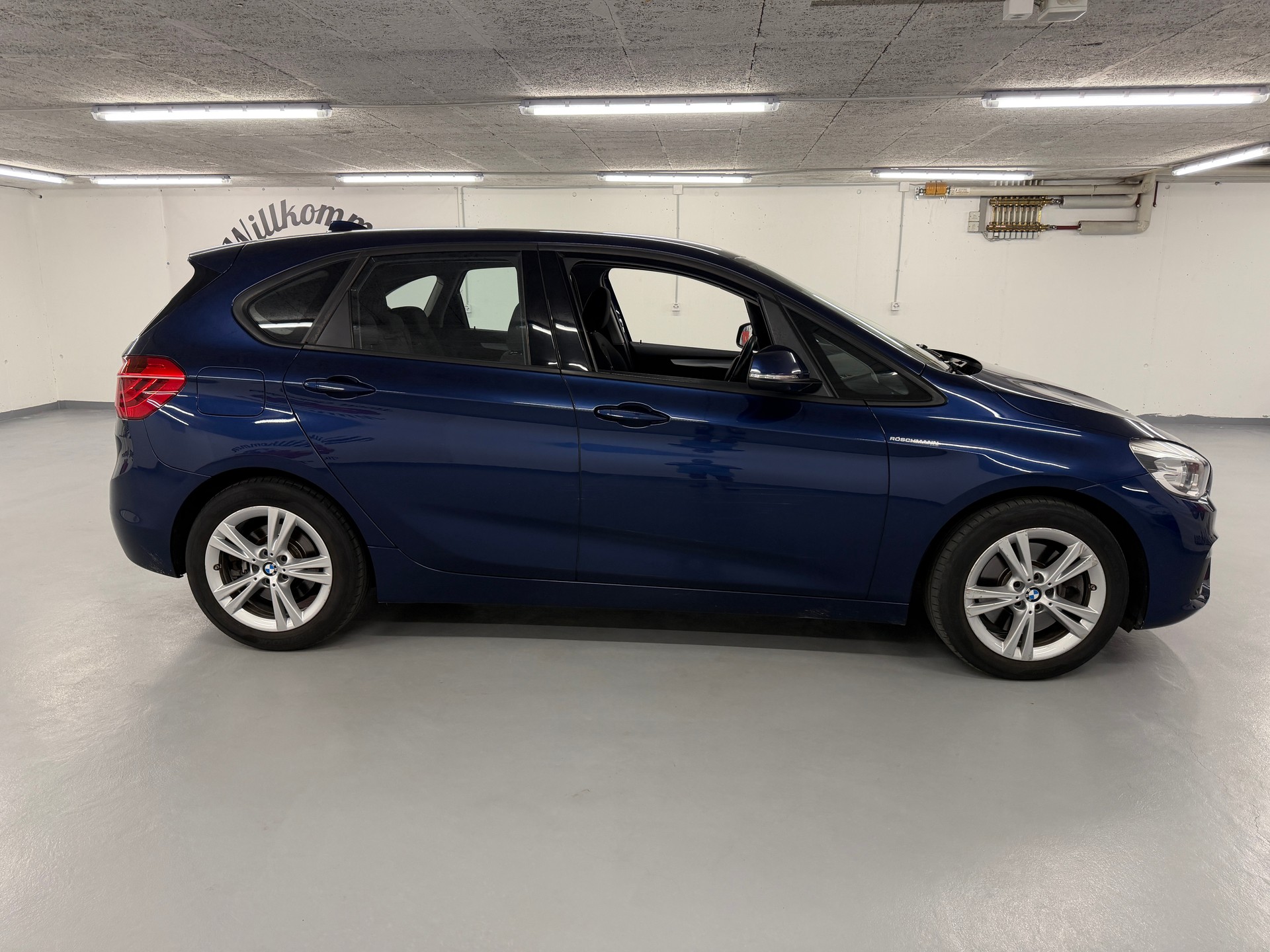 BMW 214d Active Tourer Luxury Line-showroom-element-3