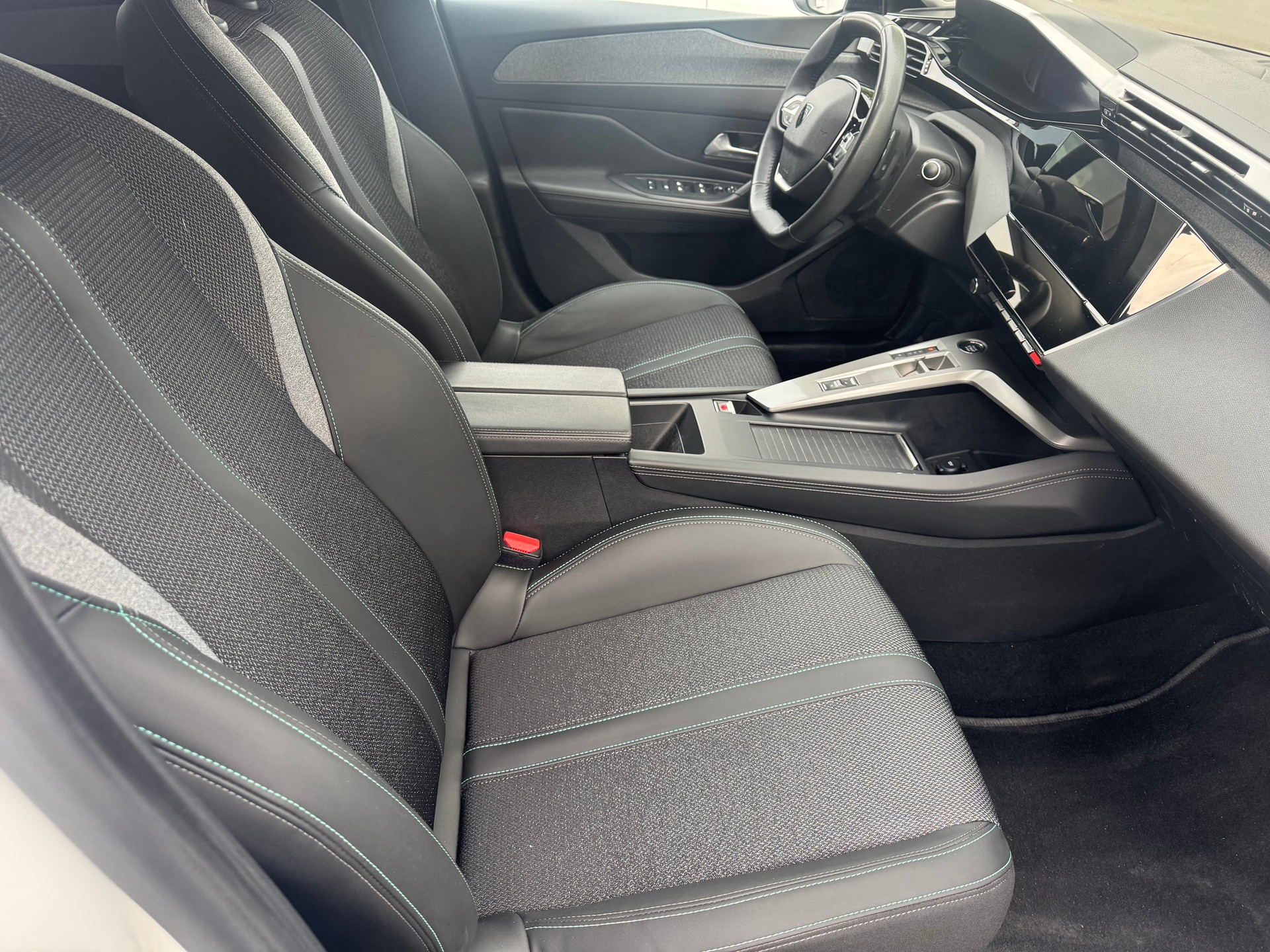 PEUGEOT 308 SW 1.5 BlueHDI Allure Pack EAT8-image-9
