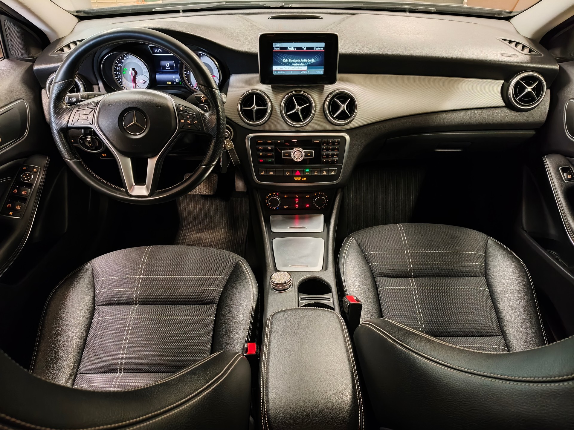MERCEDES-BENZ GLA 220 CDI Urban 4Matic 7G-DCT-image-17