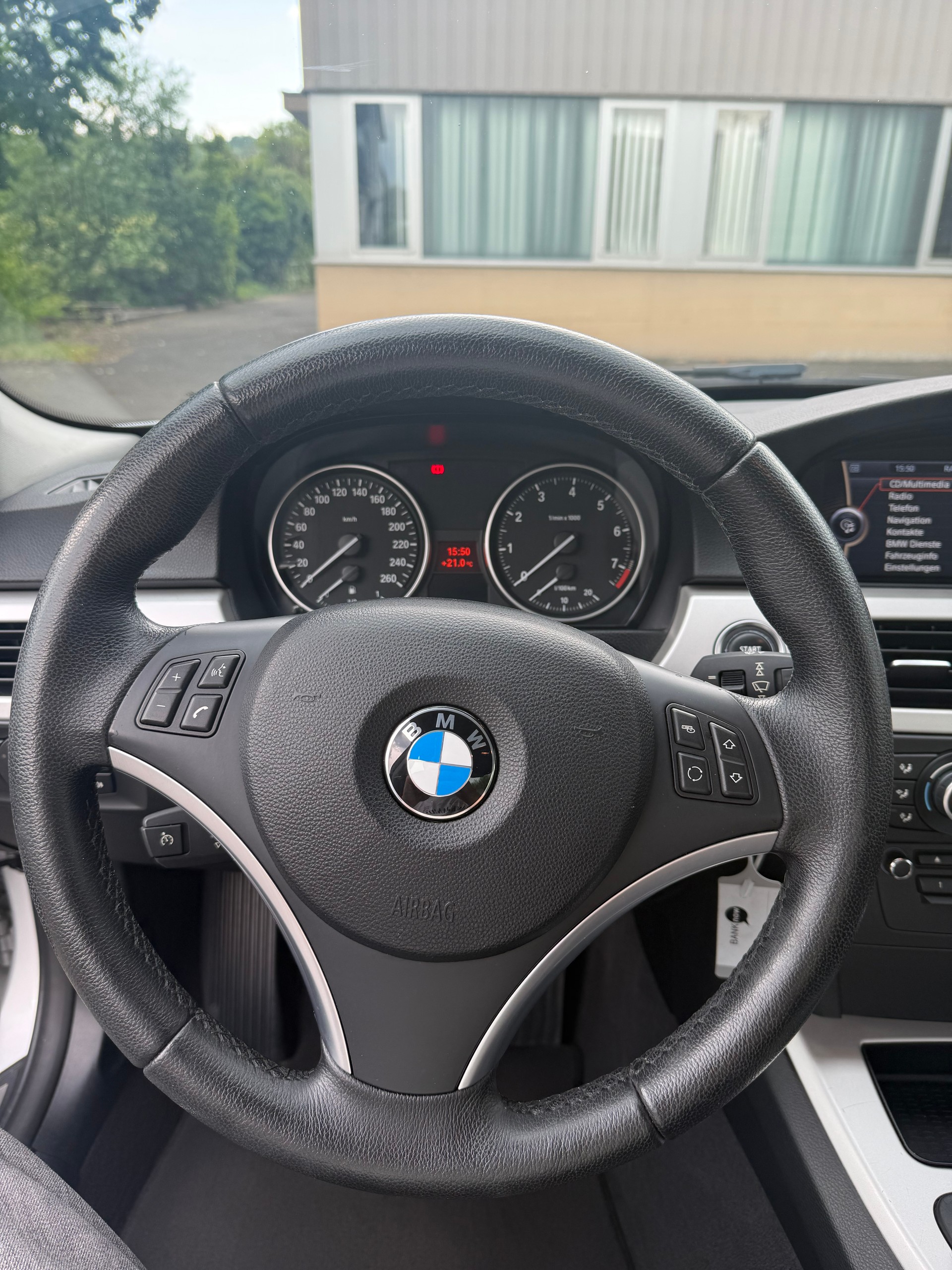 BMW 325i Steptronic-image-10