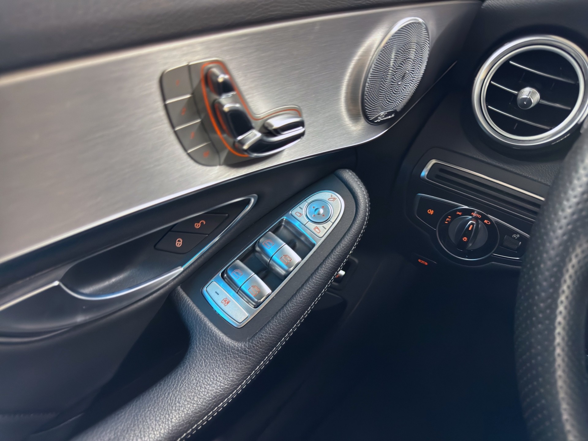 MERCEDES-BENZ C 300 AMG Line 7G-Tronic-image-21