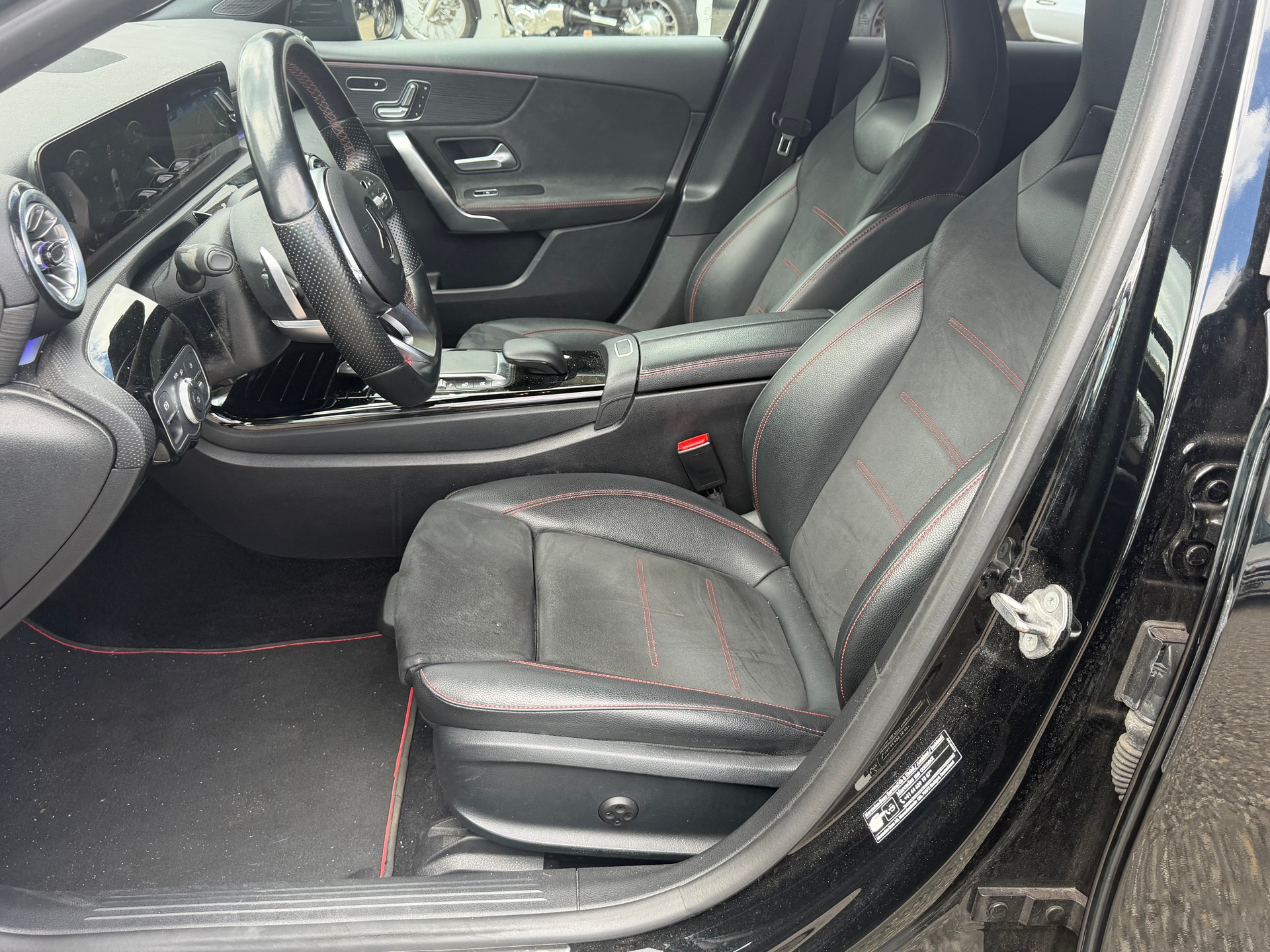 MERCEDES-BENZ A 180 Night Star AMG Line 7G-DCT-image-11
