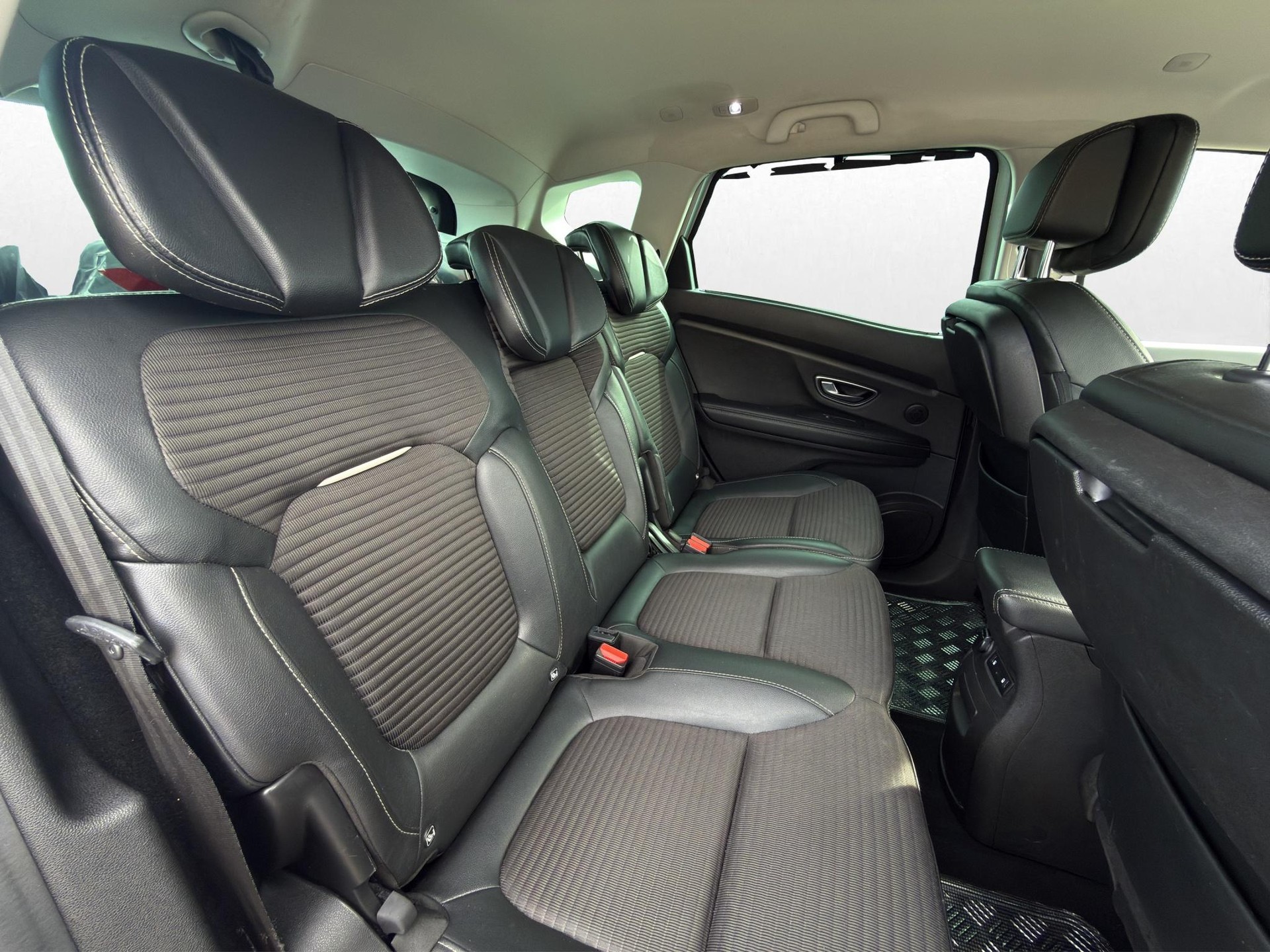 RENAULT Scénic 1.6 dCi 160 Intens EDC-image-28