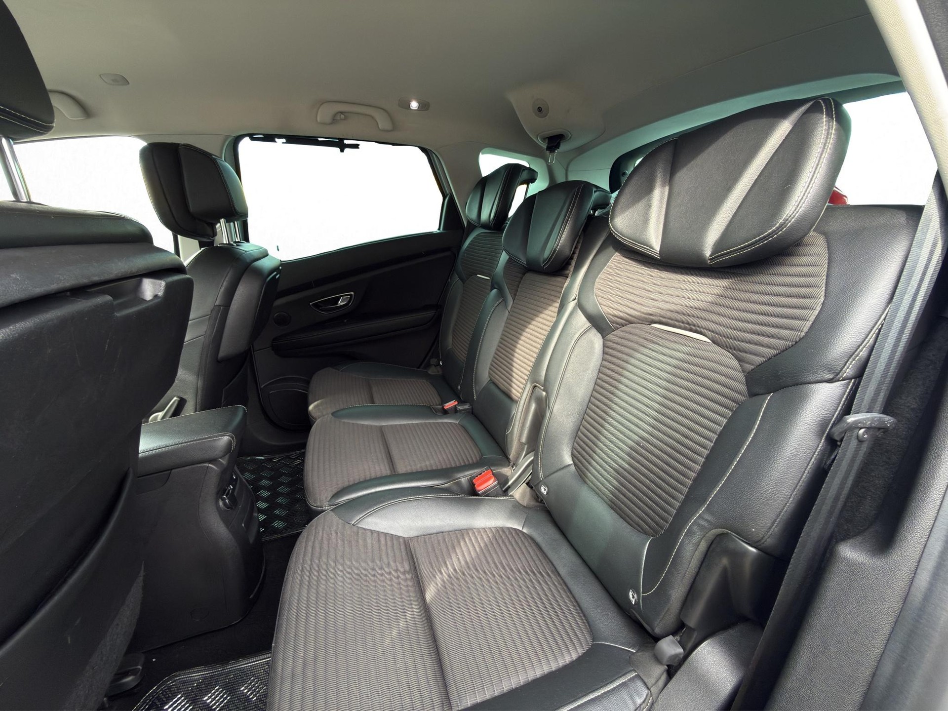 RENAULT Scénic 1.6 dCi 160 Intens EDC-image-27