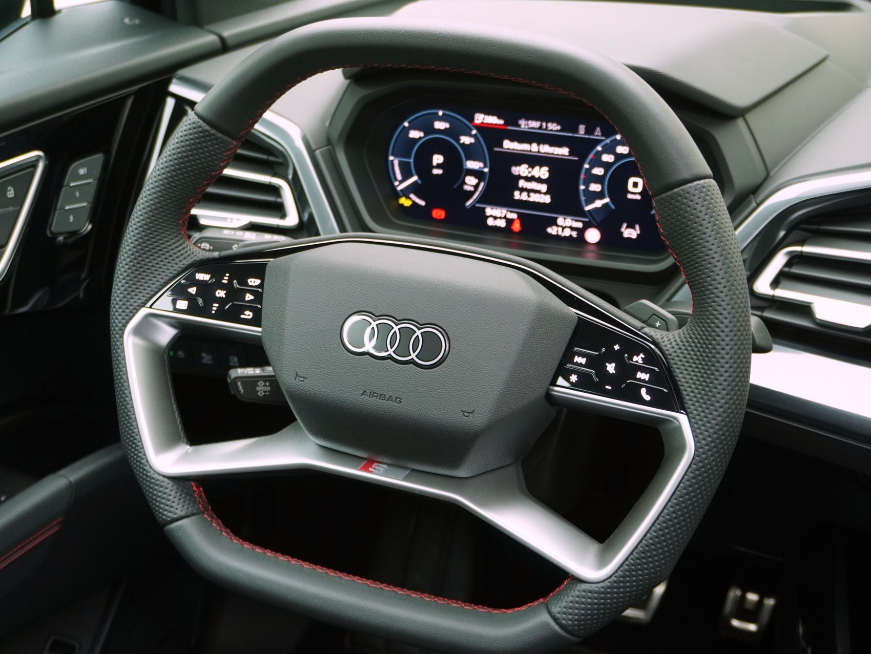 AUDI Q4 e-tron Sportback 55 S line quattro **Audi Werksgarantie bis 08/2030**-image-12