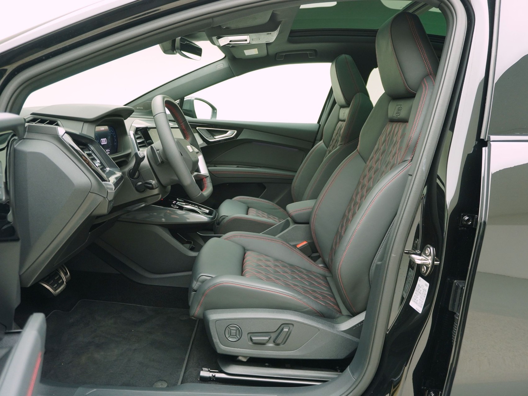 AUDI Q4 e-tron Sportback 55 S line quattro **Audi Werksgarantie bis 08/2030**-image-10