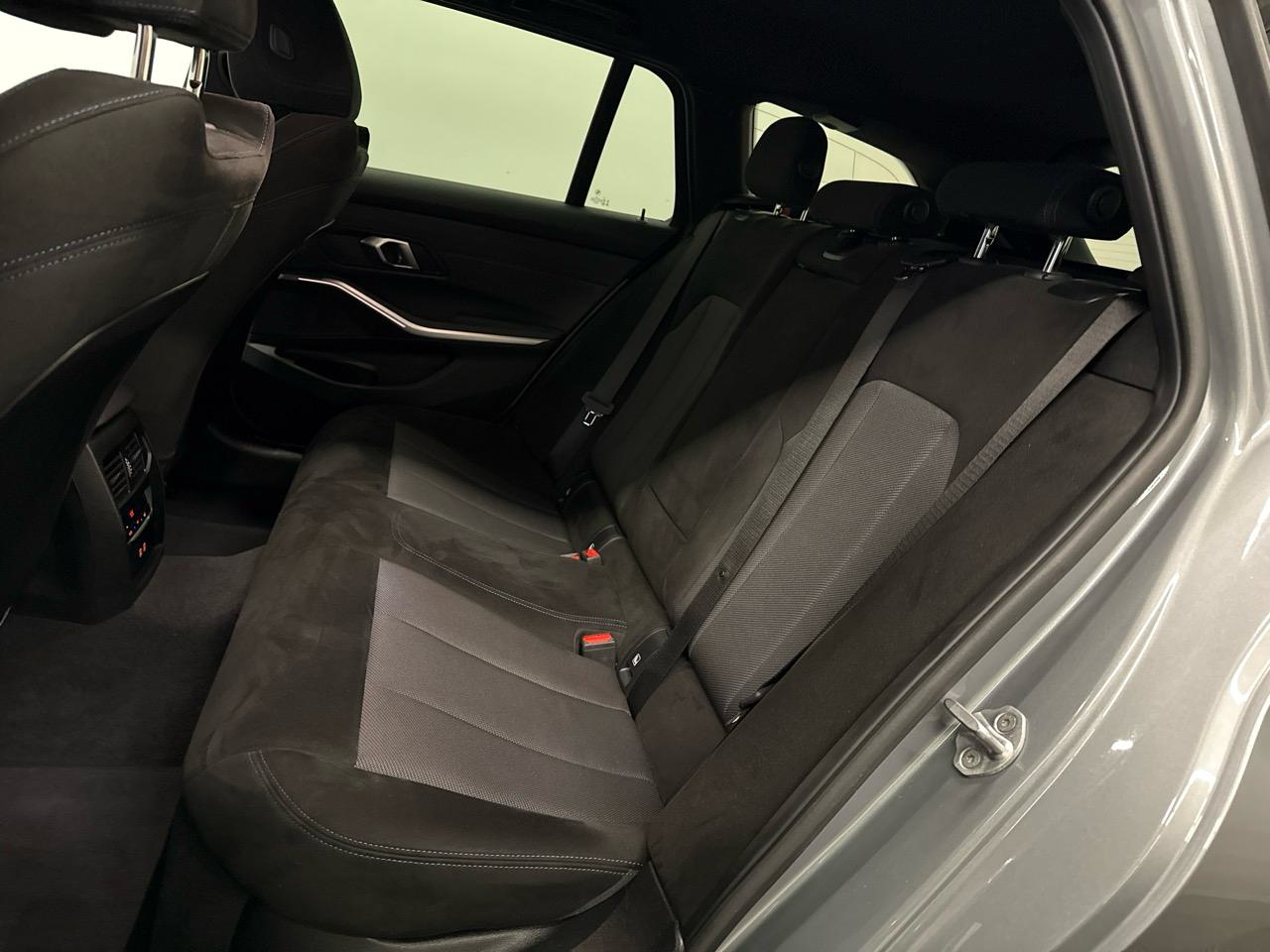 BMW 320d xDrive 48V Touring Steptronic M Sport-image-8