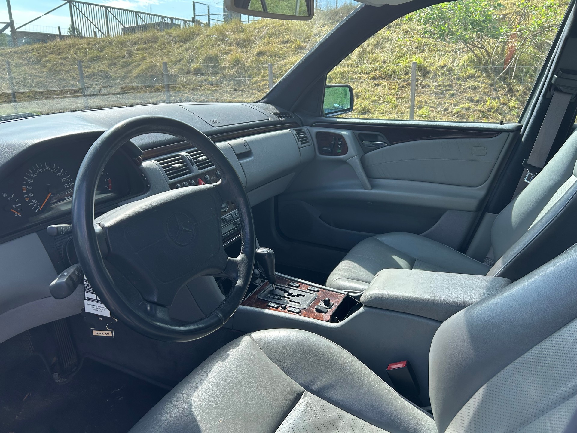 MERCEDES-BENZ E 280 Avantgarde 4-Matic Automatic-image-6