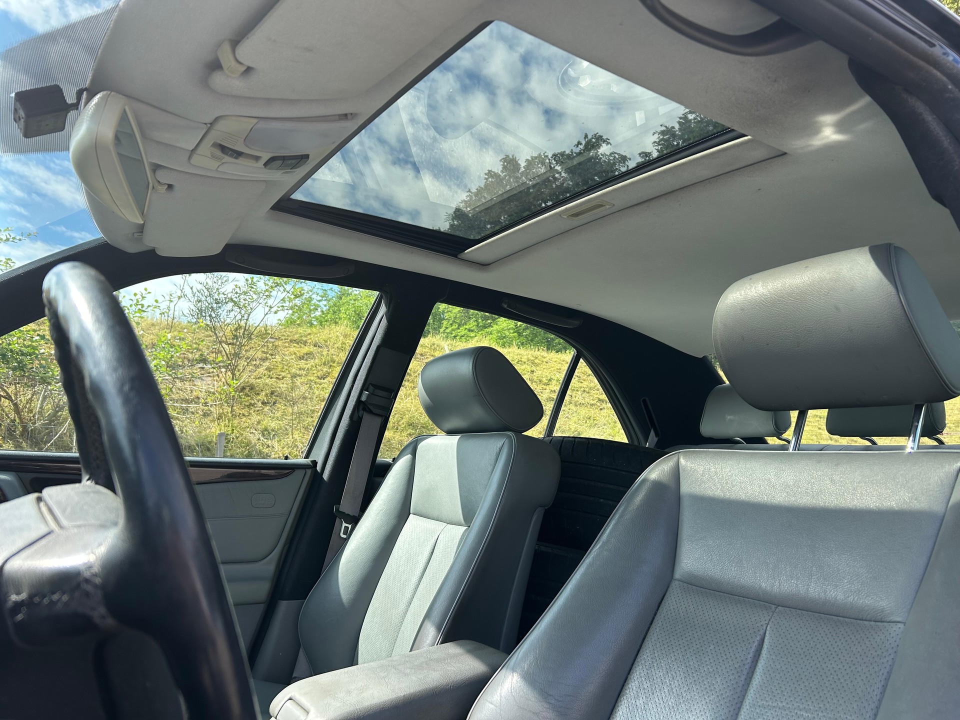 MERCEDES-BENZ E 280 Avantgarde 4-Matic Automatic-image-10