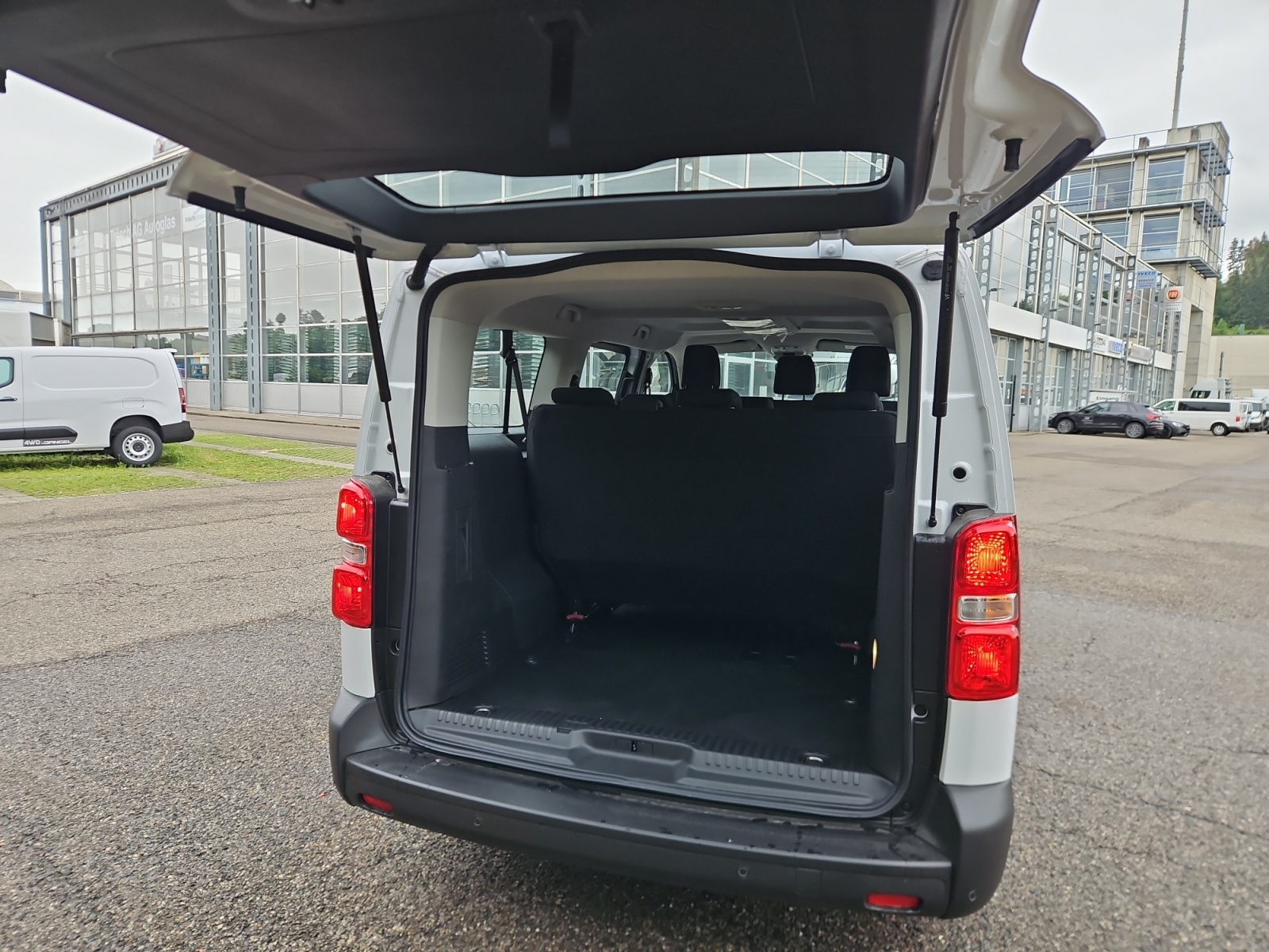 FIAT Scudo Kombi L3 2.2 BlueHDi 180 PS EAT8-image-10