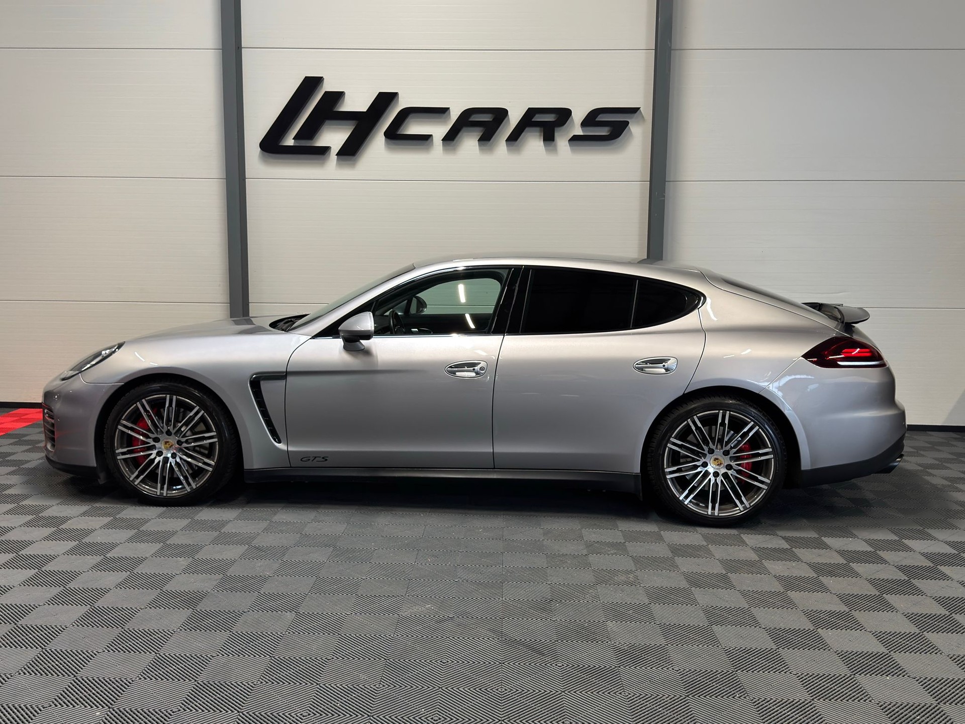 PORSCHE Panamera 4.8 V8 GTS PDK-image-1