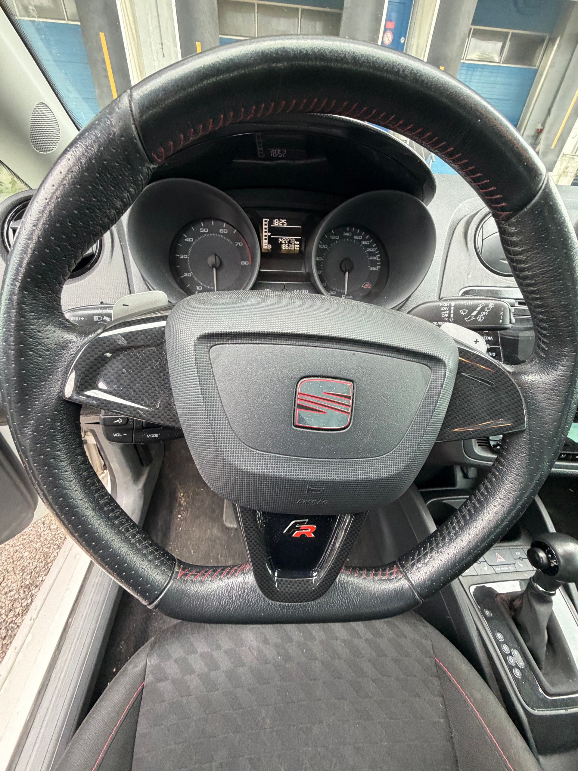 SEAT Ibiza SC 1.4 TSI FR DSG-image-11