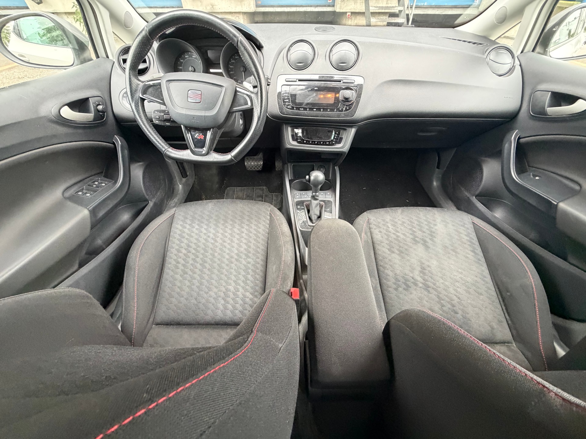 SEAT Ibiza SC 1.4 TSI FR DSG-image-10
