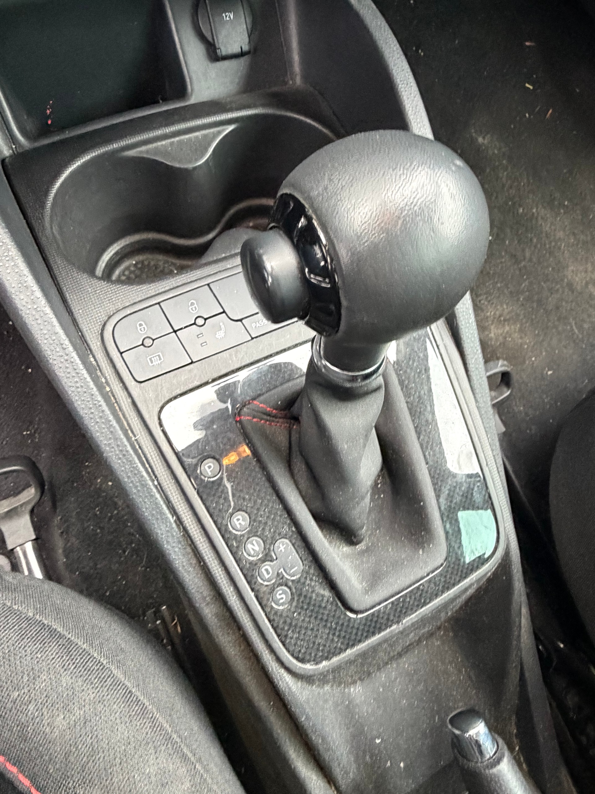 SEAT Ibiza SC 1.4 TSI FR DSG-image-12