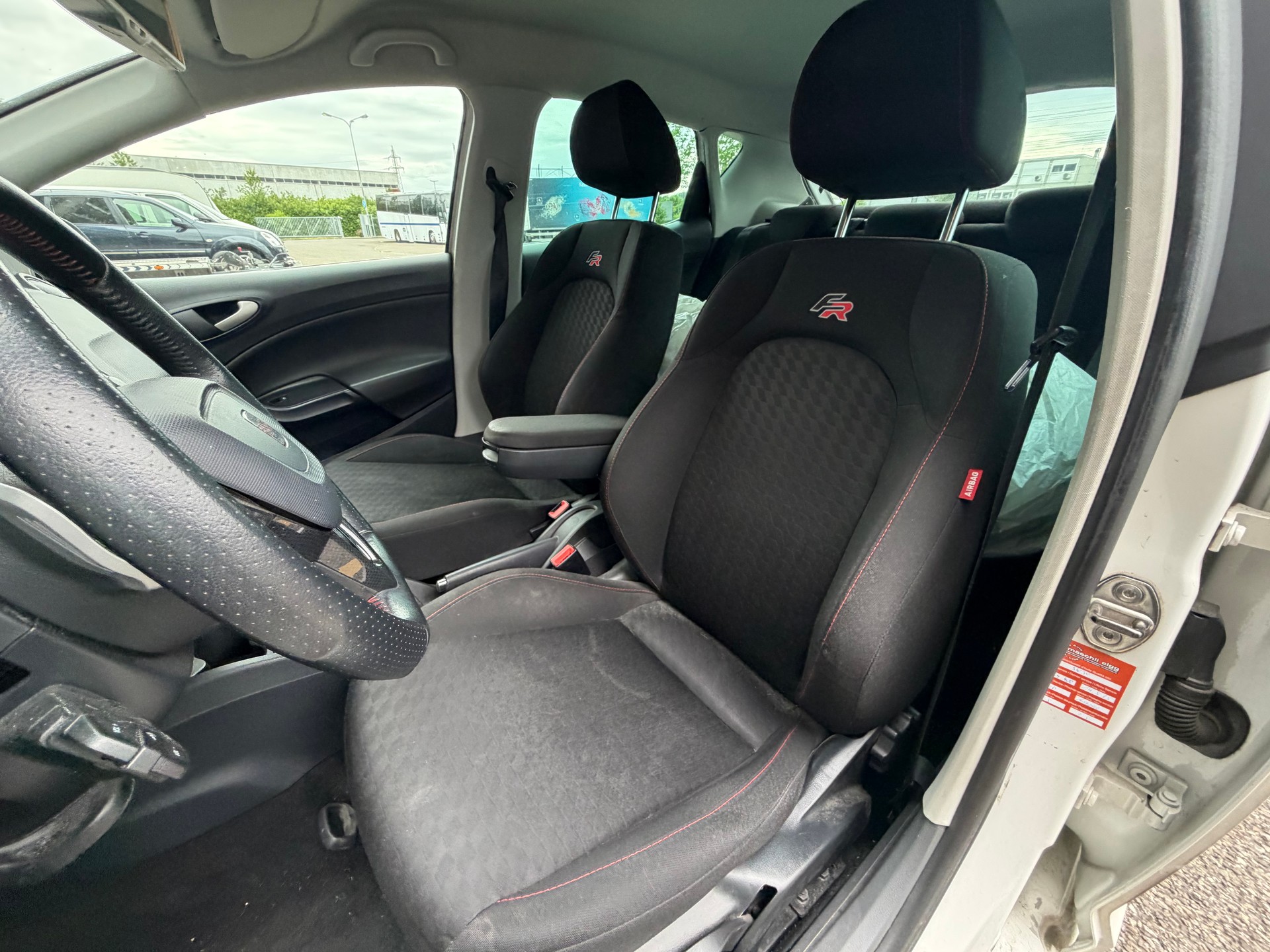 SEAT Ibiza SC 1.4 TSI FR DSG-image-8