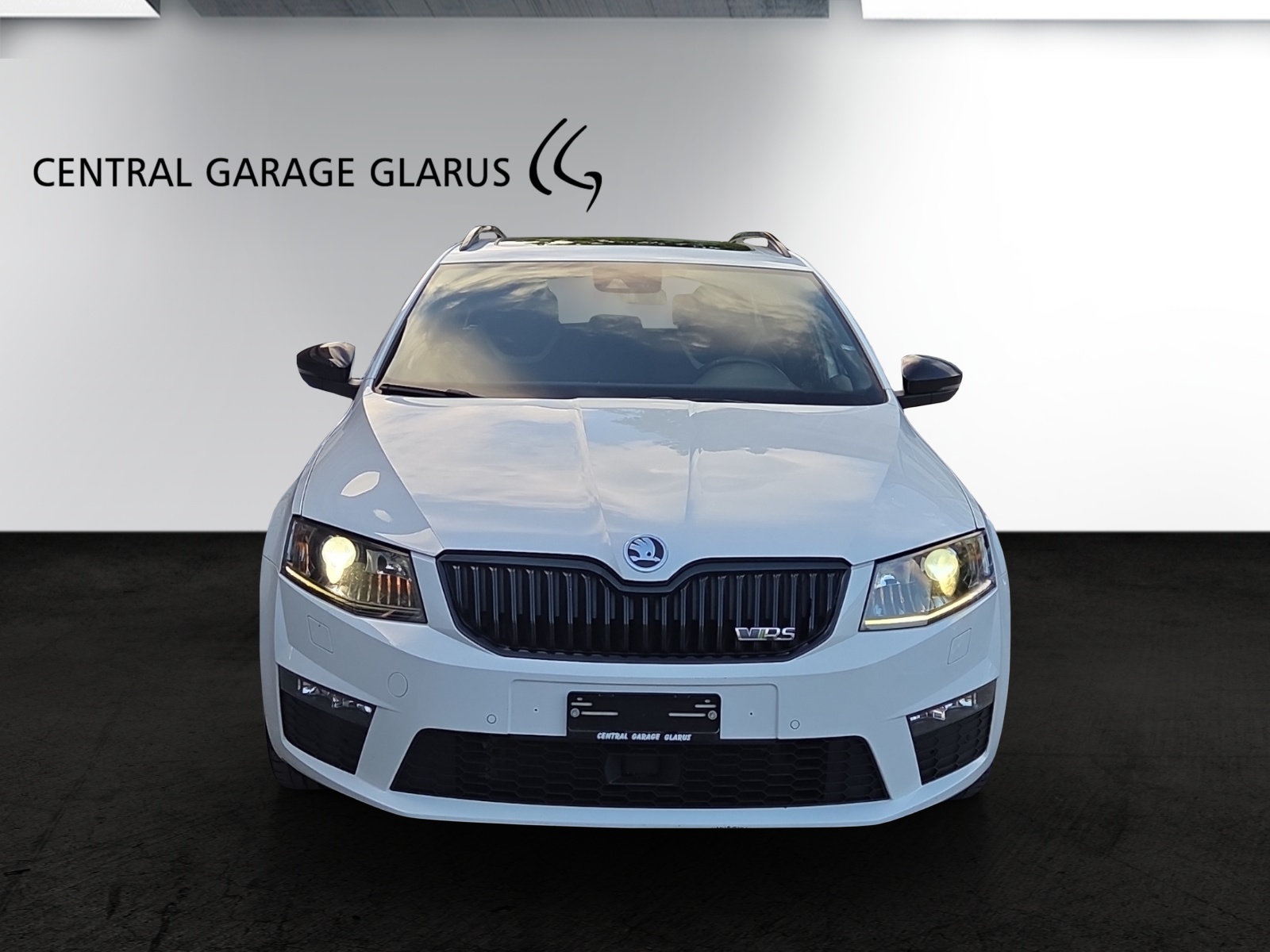 SKODA Octavia Combi 2.0 TSI RS DSG-image-2