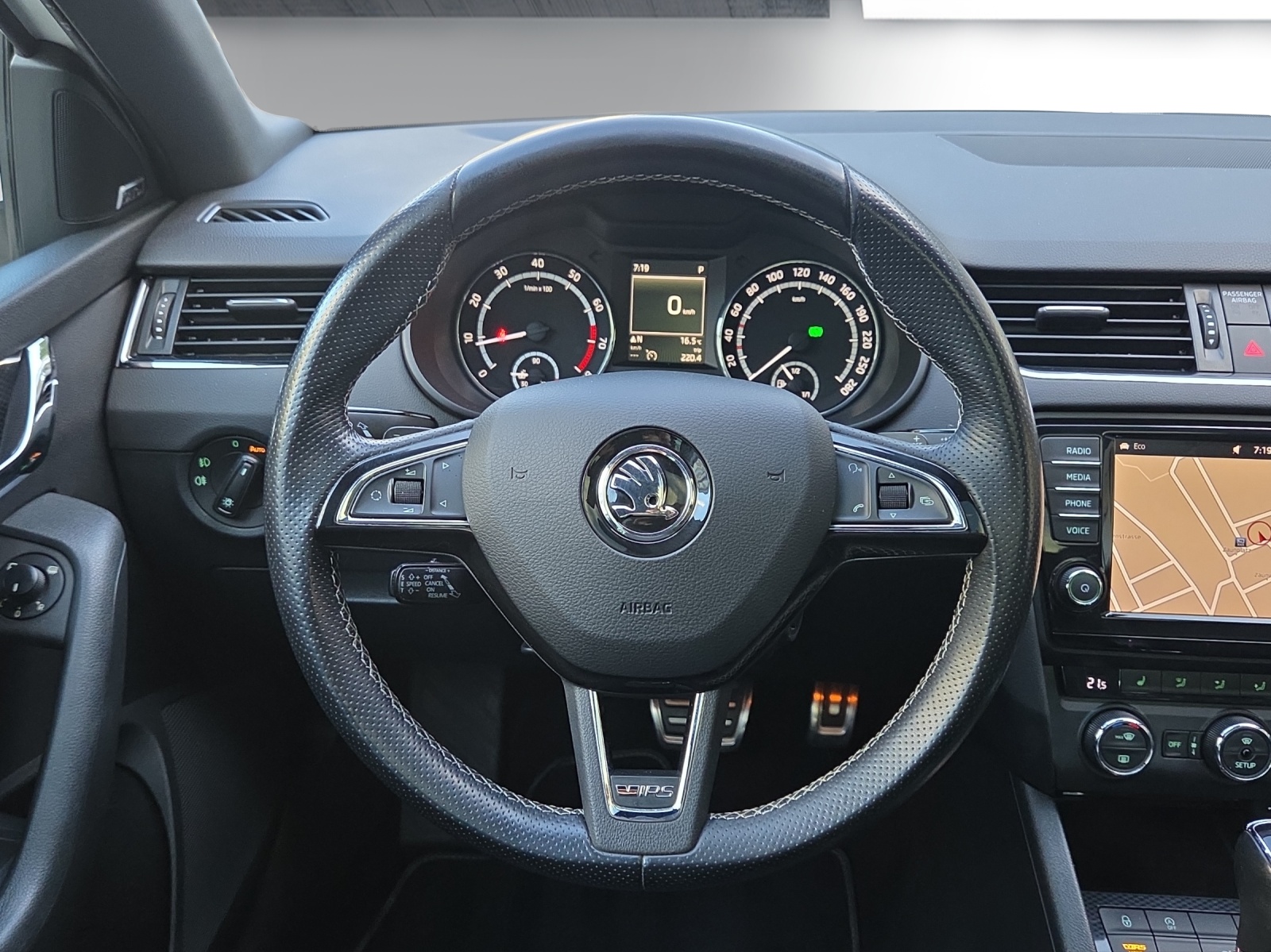 SKODA Octavia Combi 2.0 TSI RS DSG-image-11