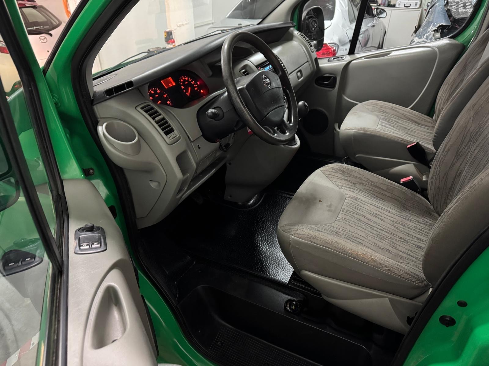 NISSAN Primastar 2.0dCi Comfort 8 Plätze-image-9